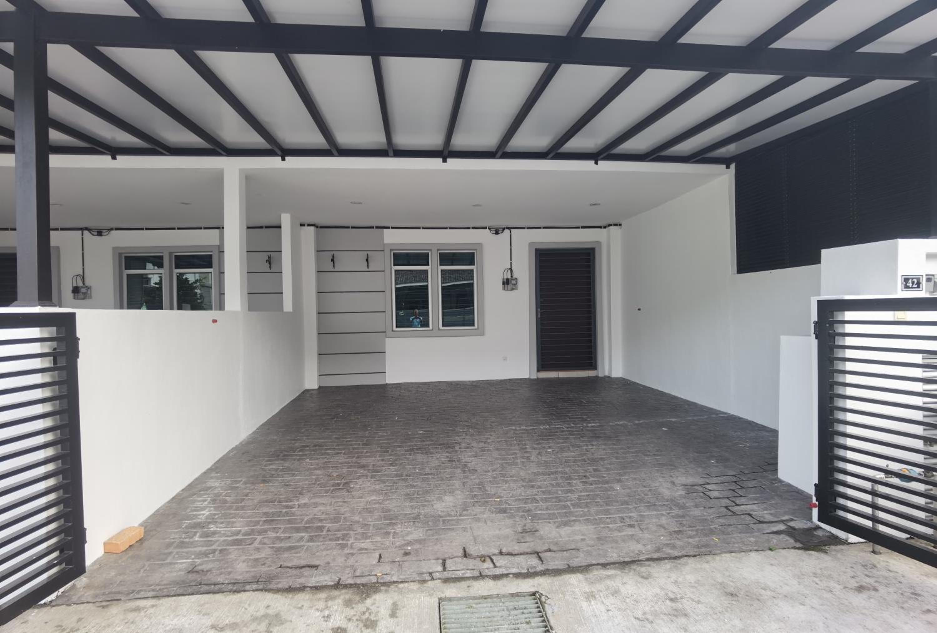 Four-Bedroom House photo 2