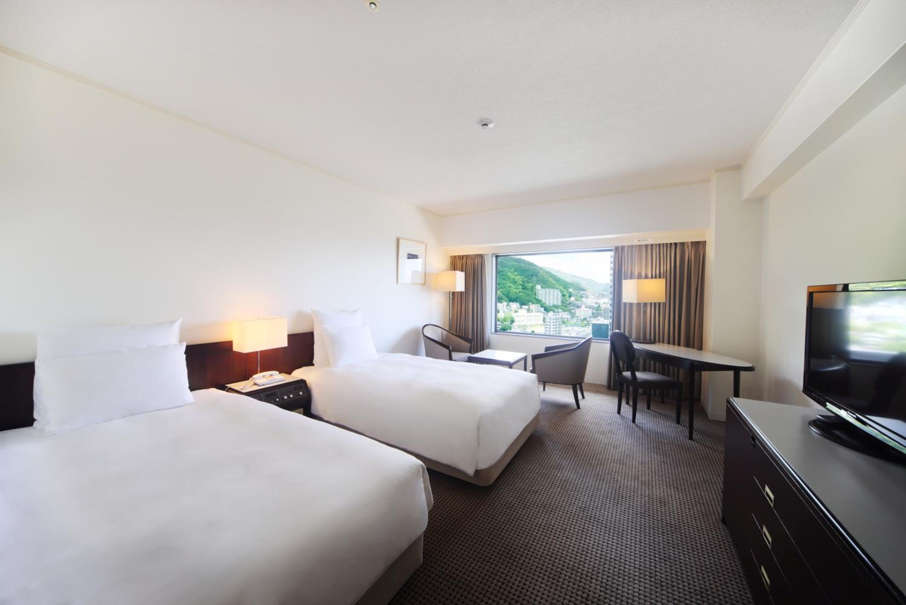 Premium Twin Room with Sofa Bed and City View - Photo 6
