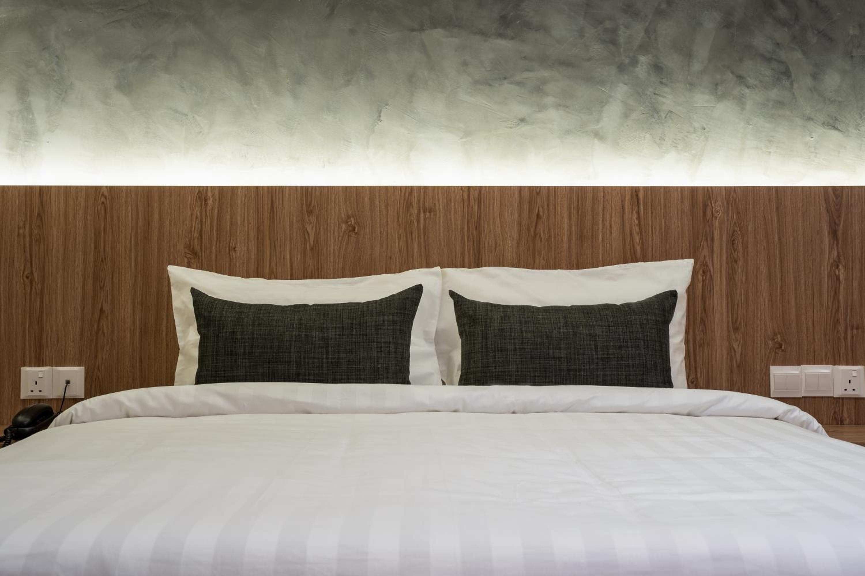 Deluxe Queen Room - Photo 4