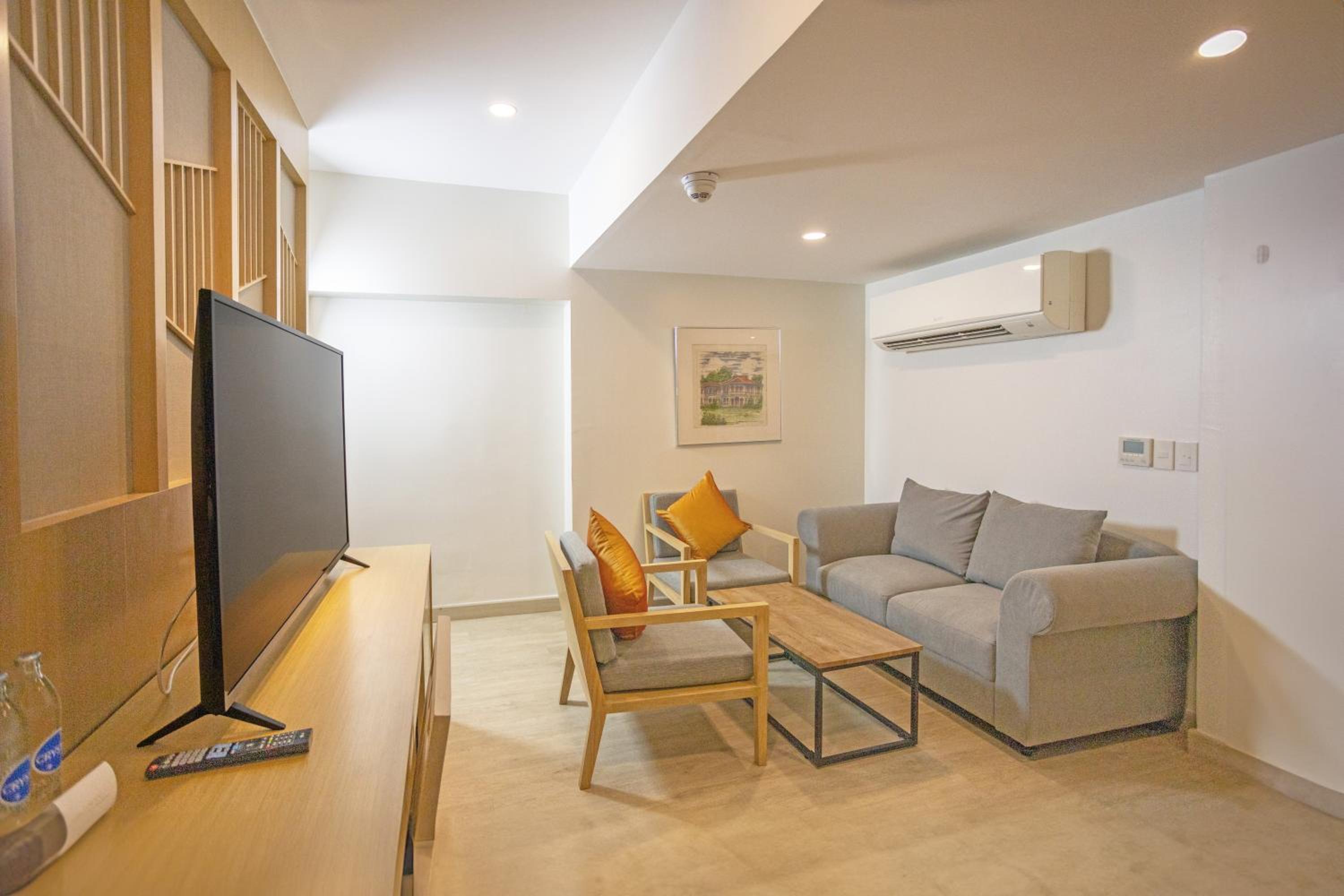 Family Room - Photo 4