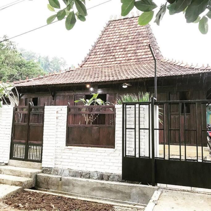 Three-Bedroom House photo 2