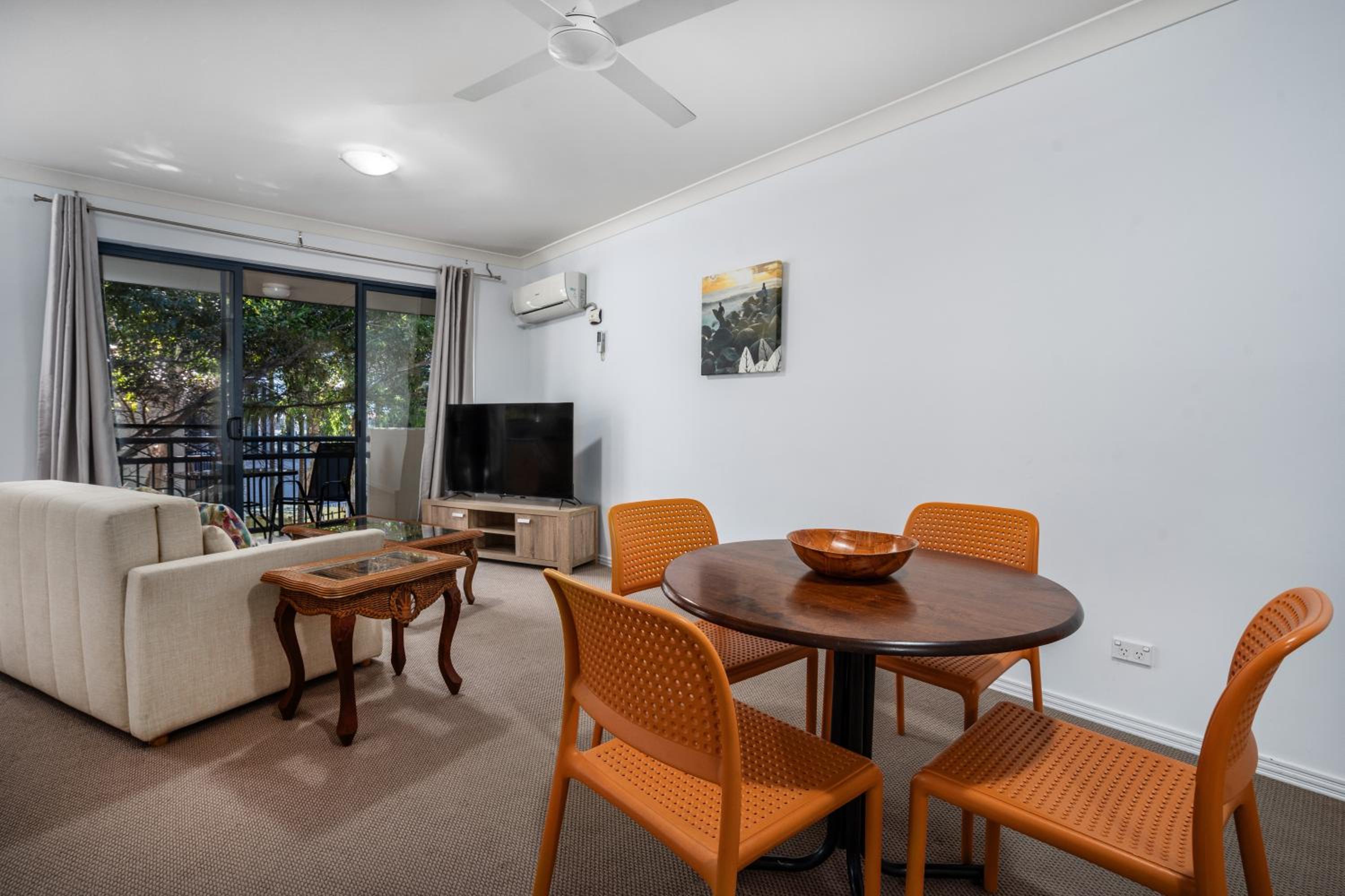 One-Bedroom Apartment - Photo 4