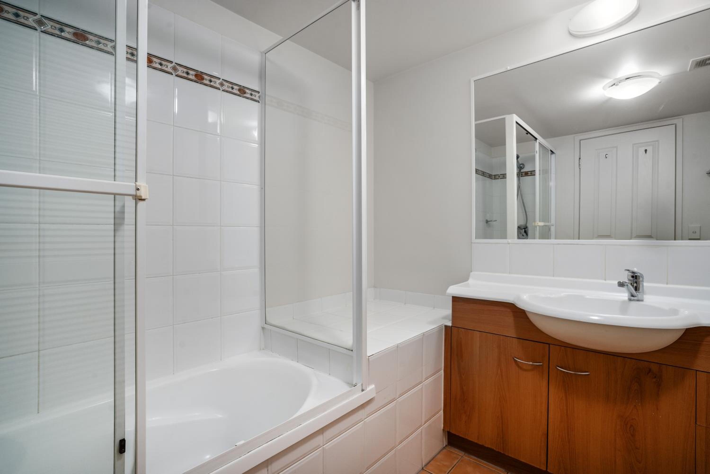 2 Bedroom Apartment - Stay & Play Package