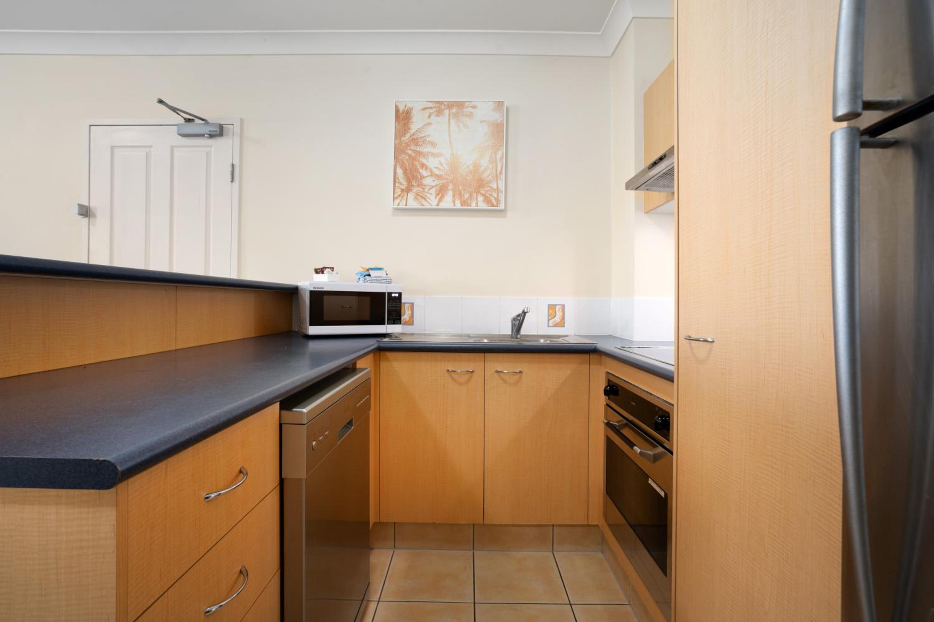 Superior One-Bedroom Apartment - Photo 4