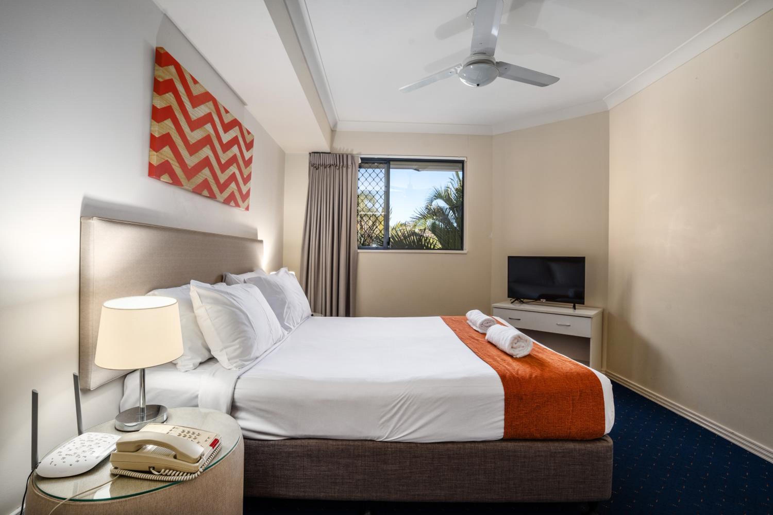 Superior One-Bedroom Apartment - Photo 11
