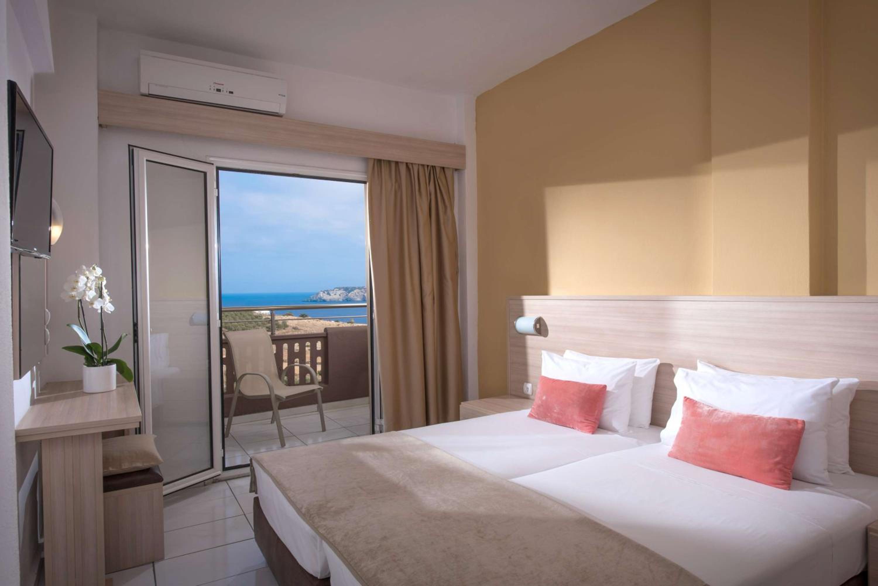 Double Room with Side Sea View or Garden View - Annex  - Photo 1