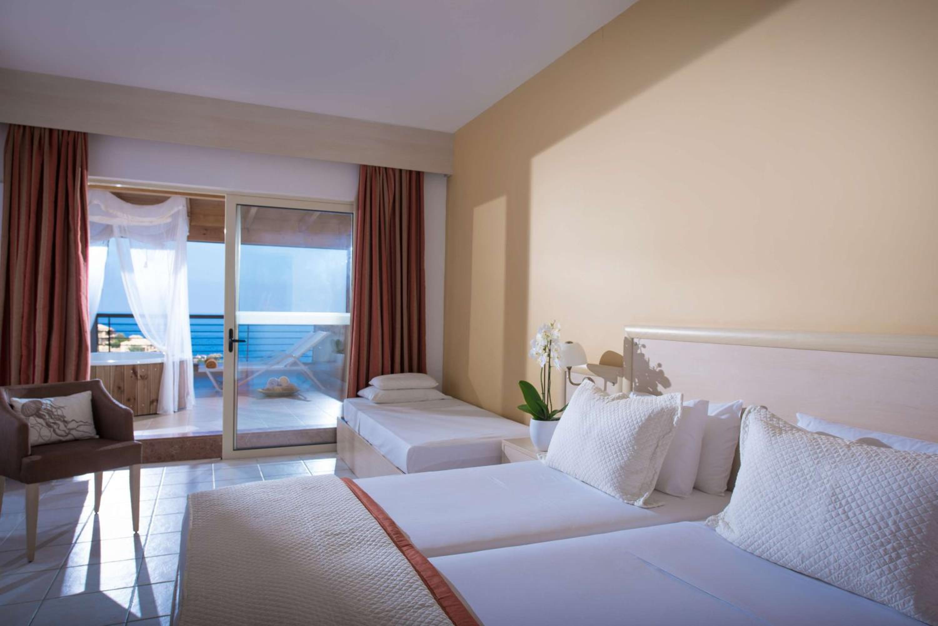 Executive Double Room with Sea View and Private Outdoor Hot Tub - Photo 1