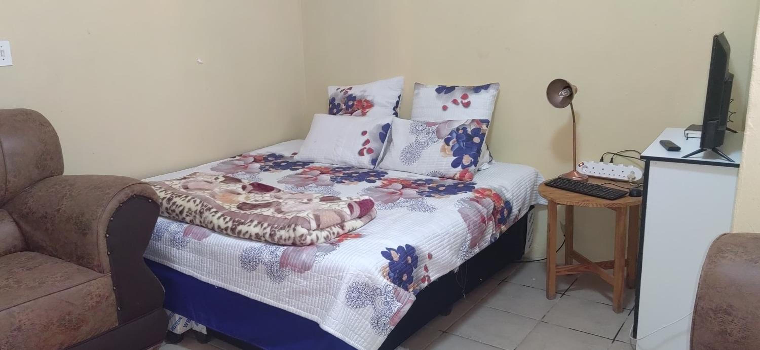 Double Room with Private Bathroom photo 1