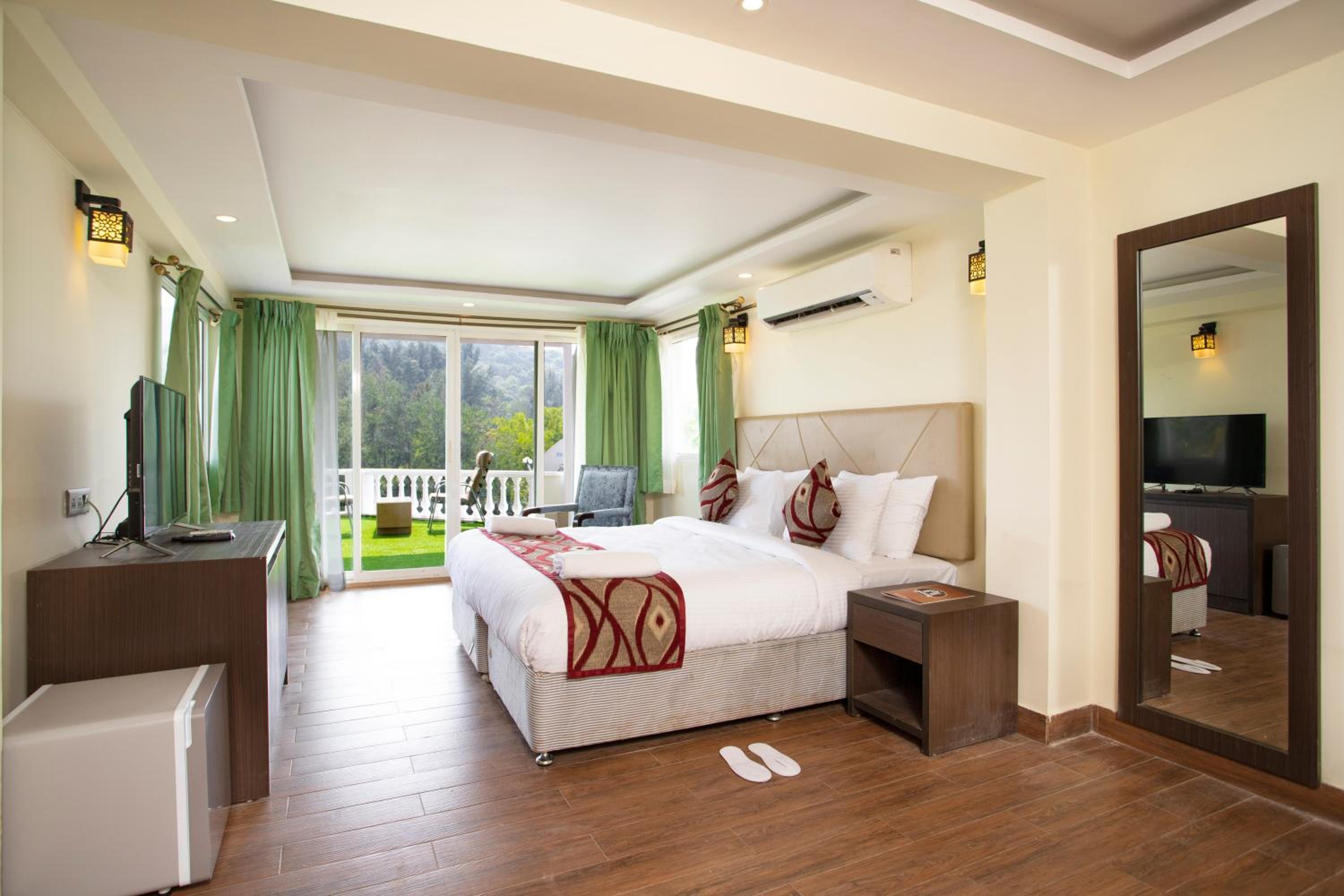 Pool Front Room - 15% Discount on Food & Non-Alcoholic Beverages