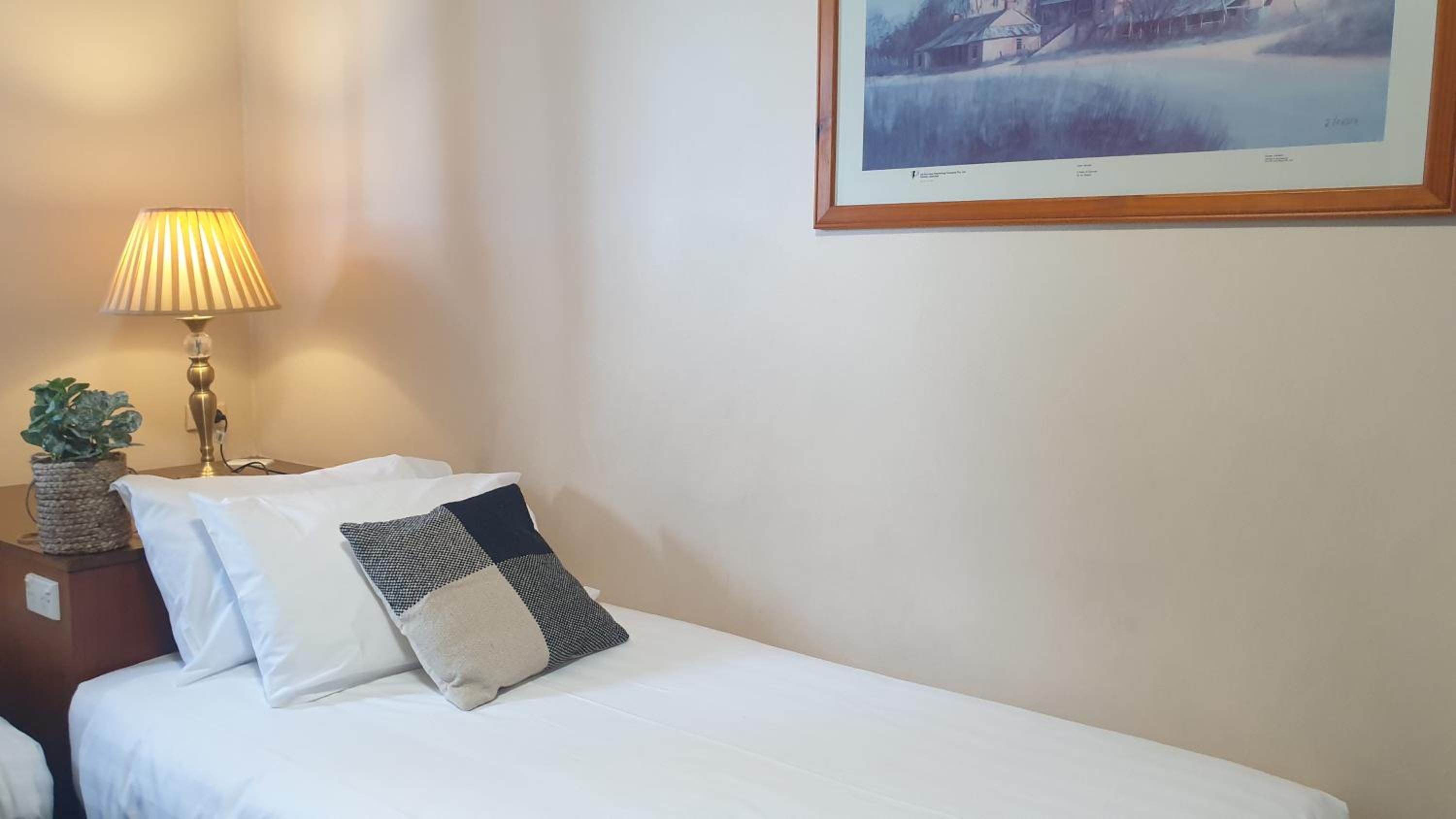 Two Room Suite - Photo 4