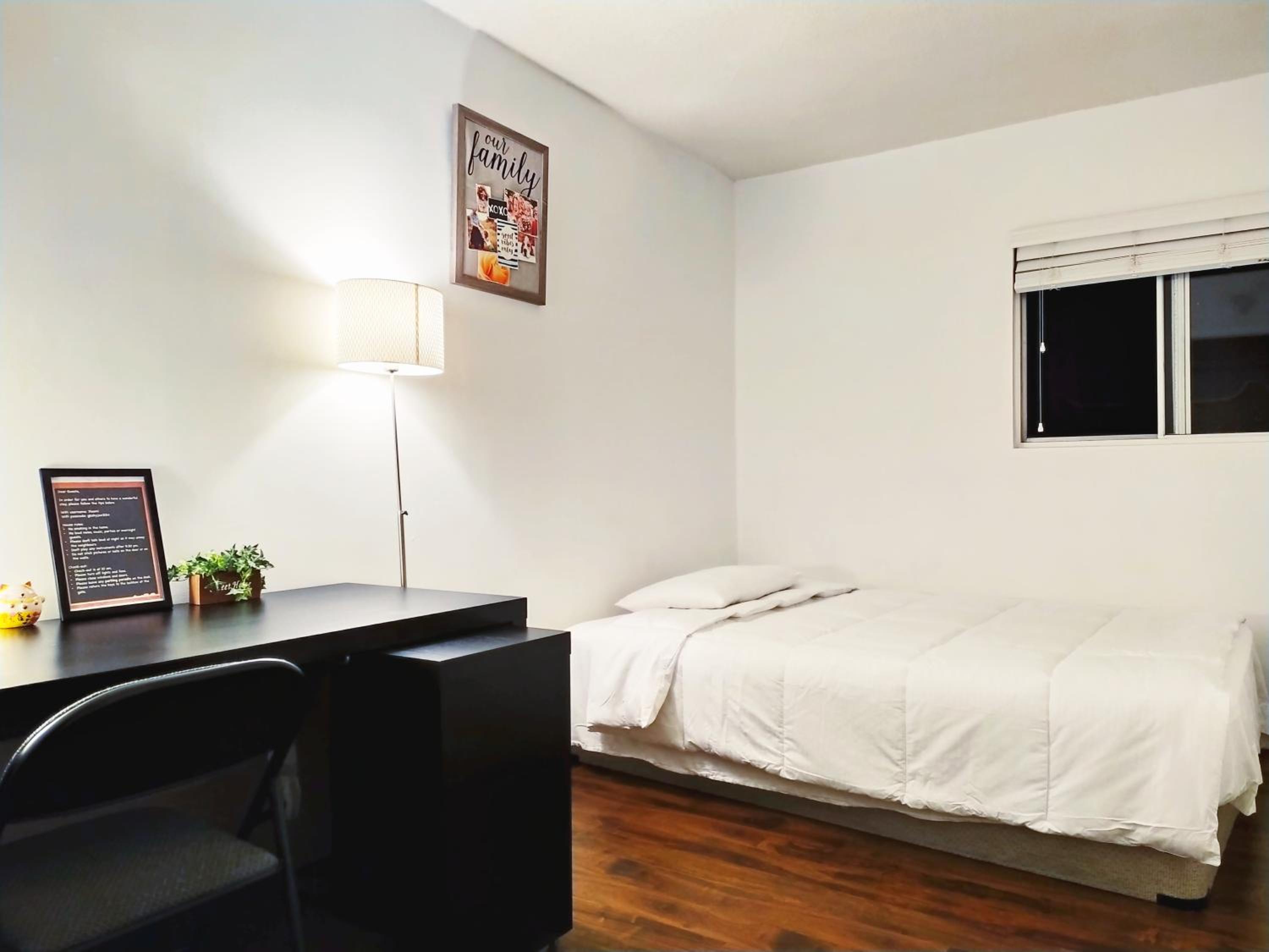 Double Room with Shared Bathroom photo 1
