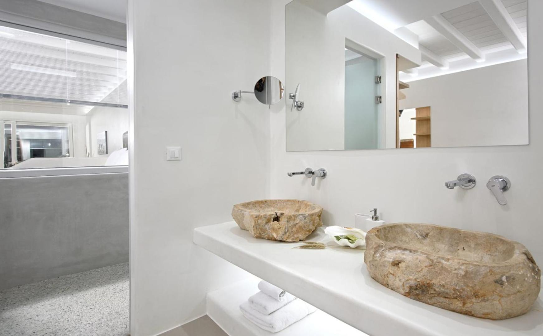 Suite with Private Pool - Photo 7