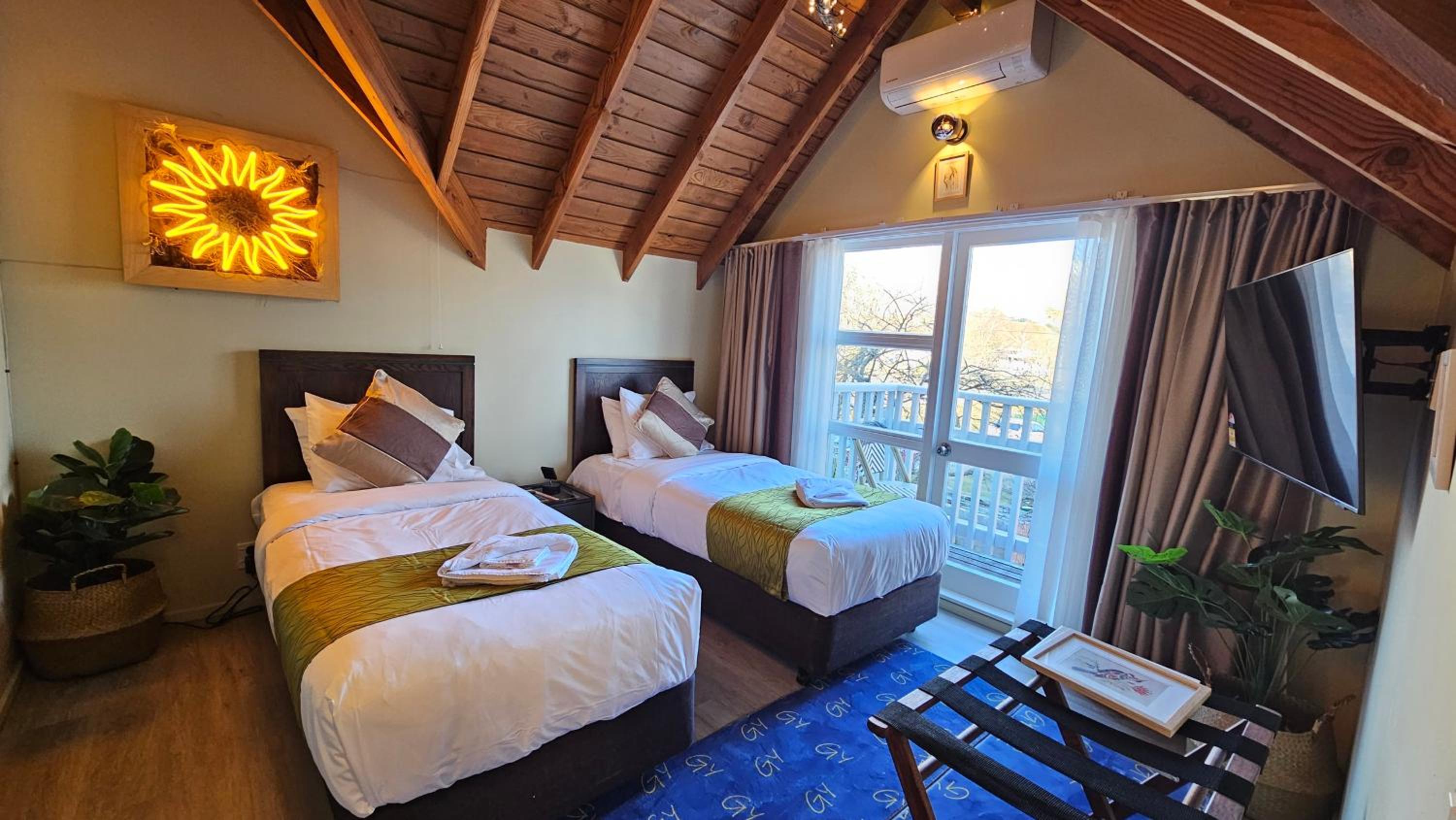 Twin Room with Balcony photo 2