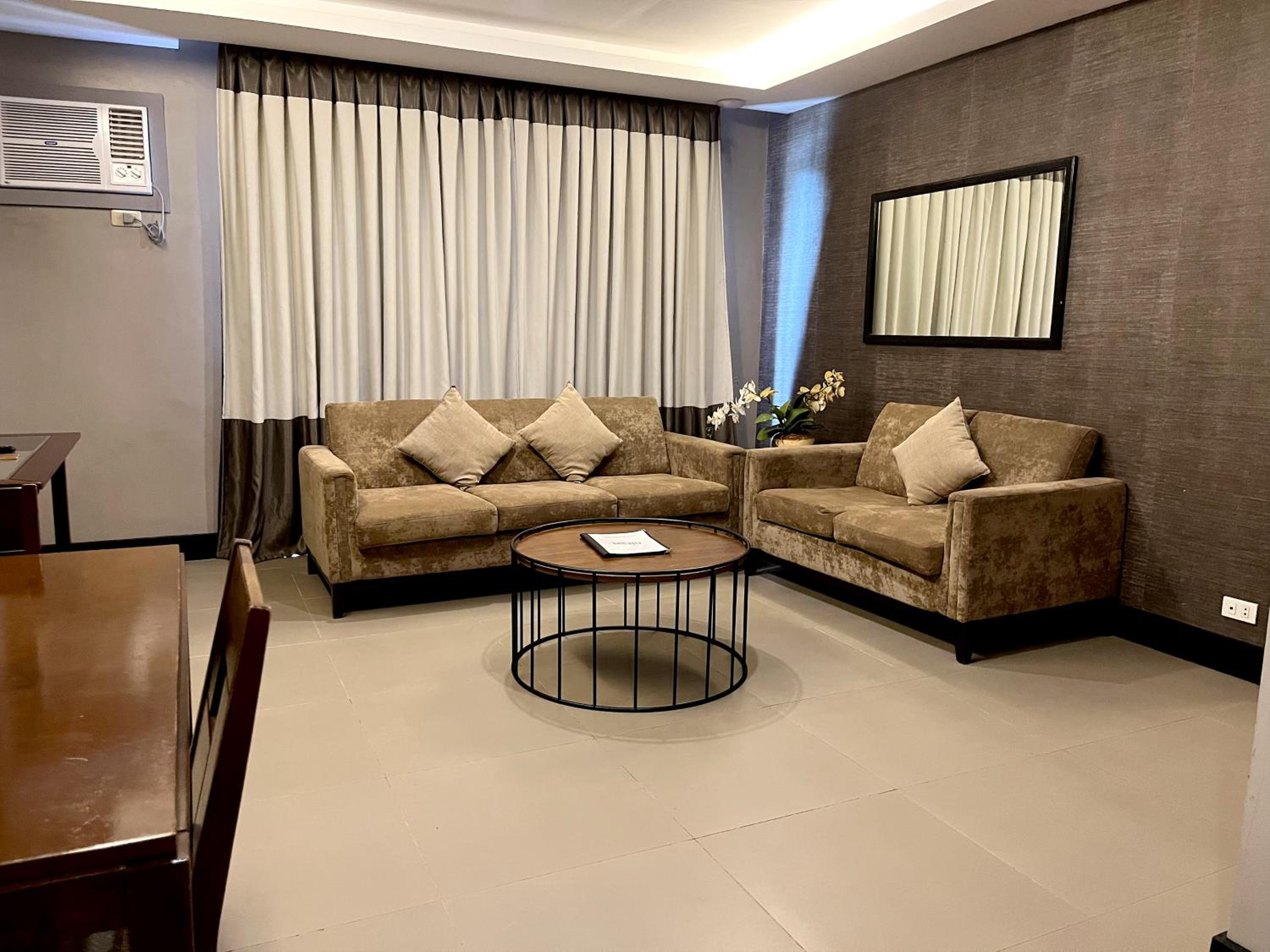 Executive Suite photo 2