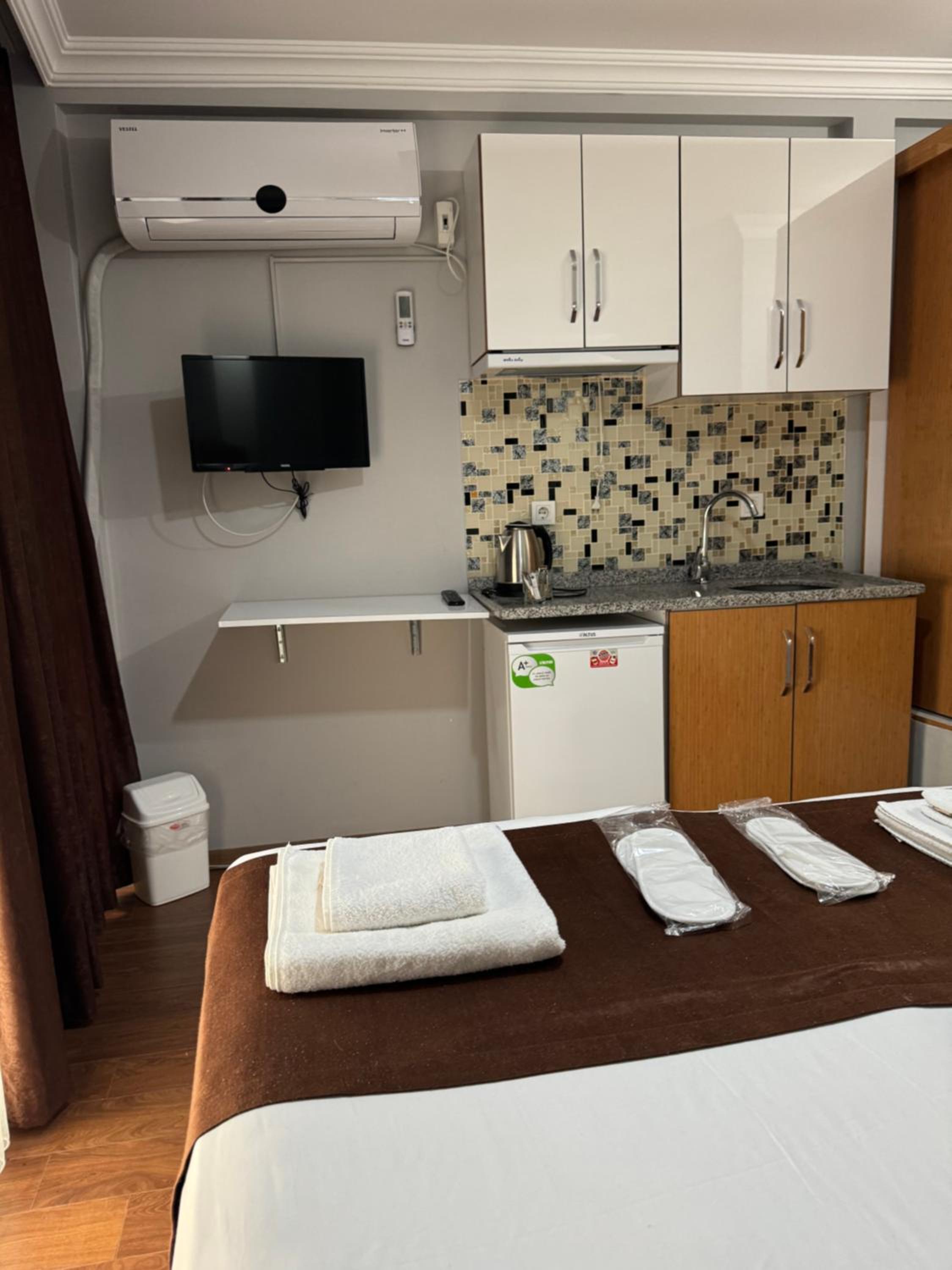 Budget Double Room photo 2