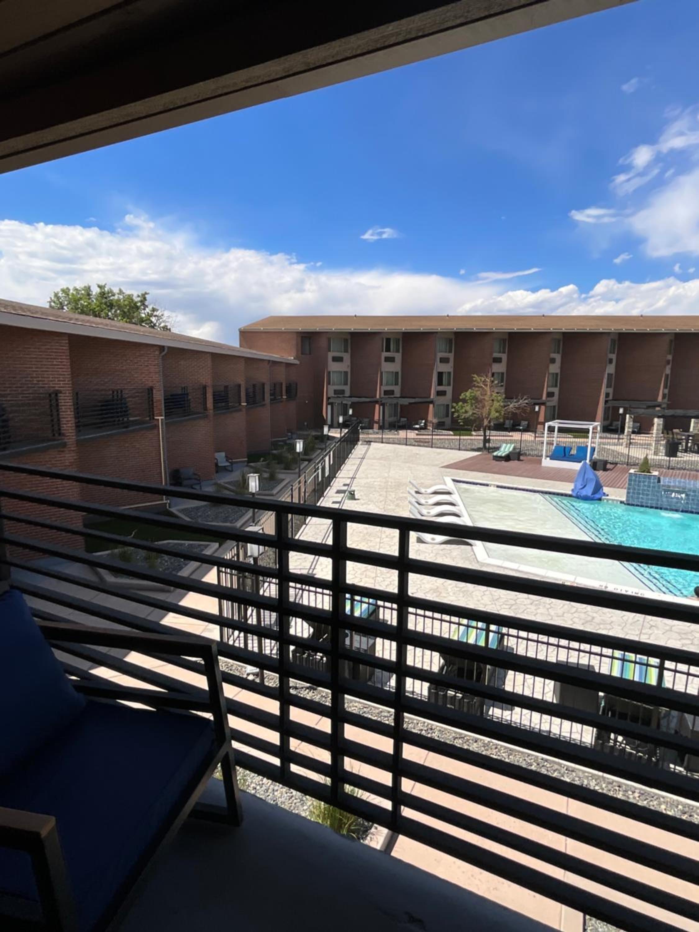 Queen Room with Two Queen Beds and Balcony - Pool View/Non-Smoking thumbnail 5