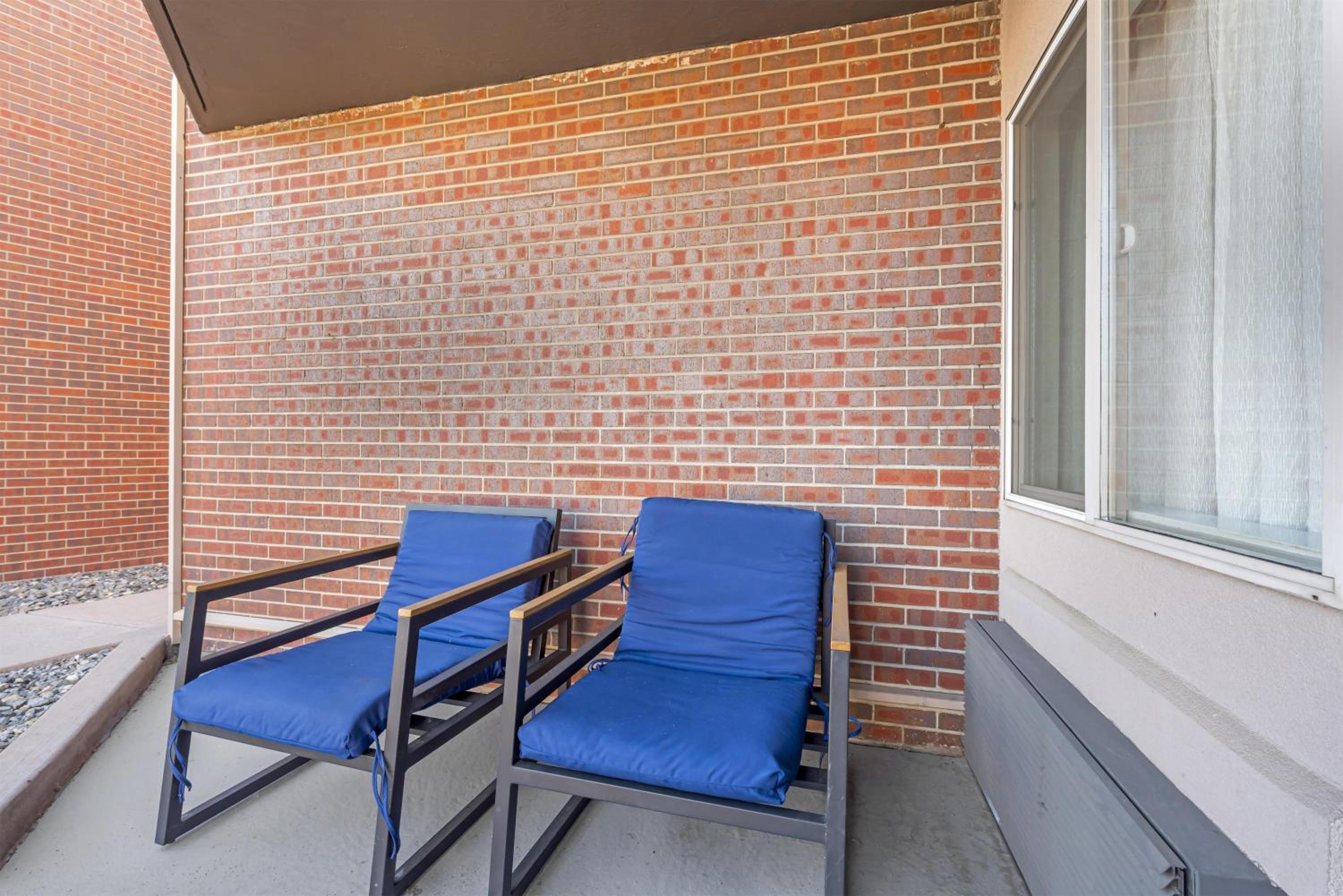 King Room with Walk-In Shower and Patio - Disability Access/Non-Smoking thumbnail 5