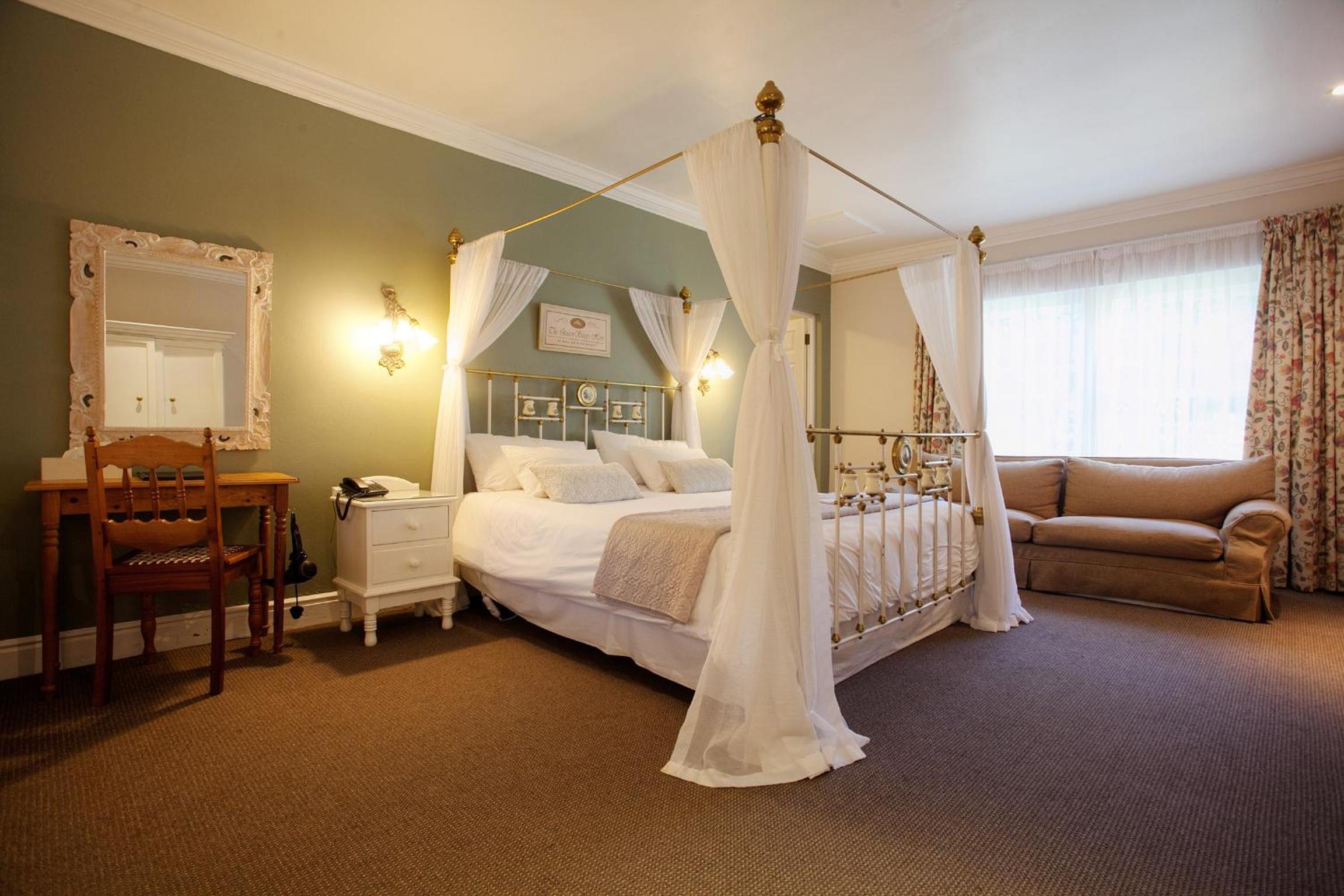 Suite - Photo 1