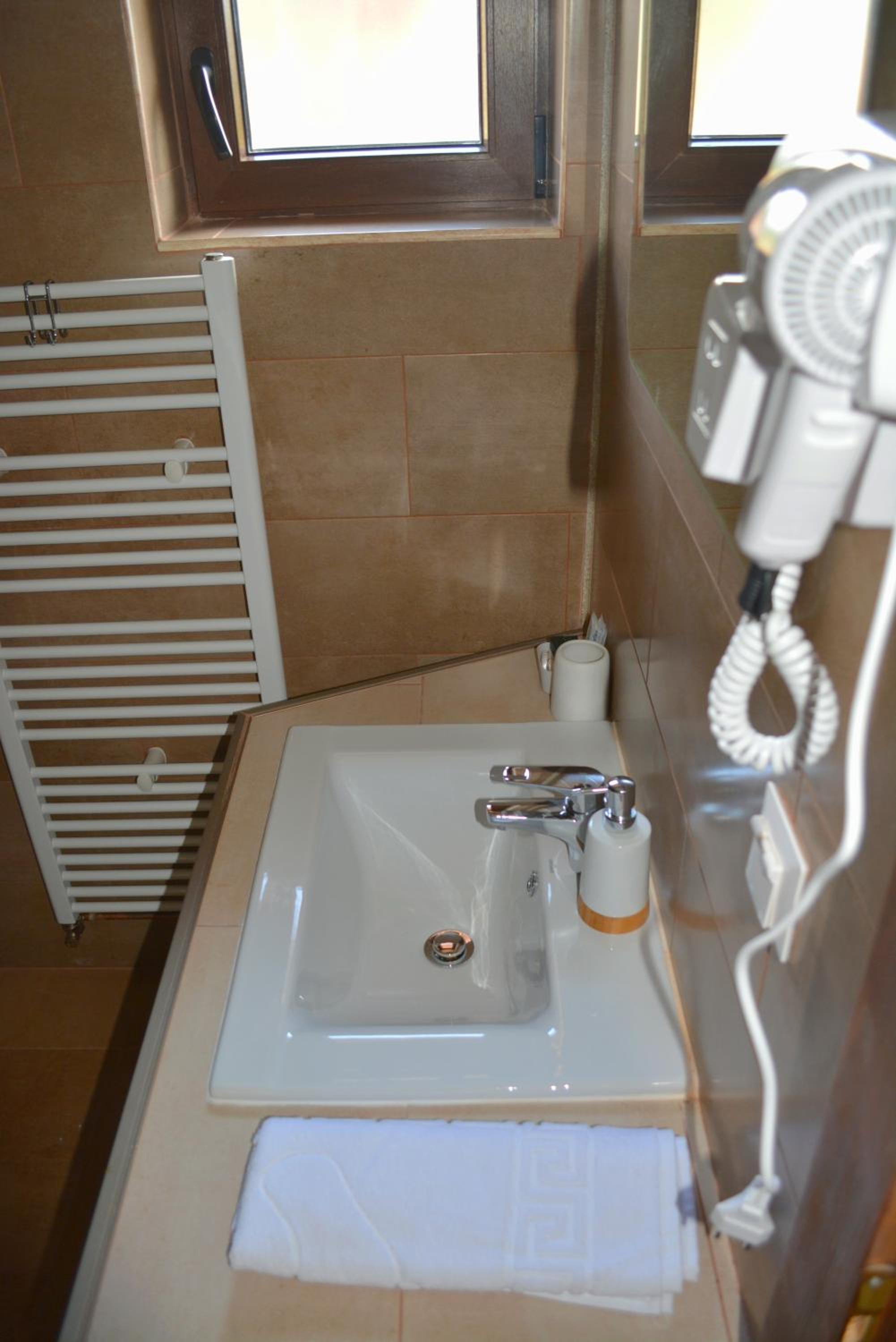 Double Room With Private Bathroom photo 2