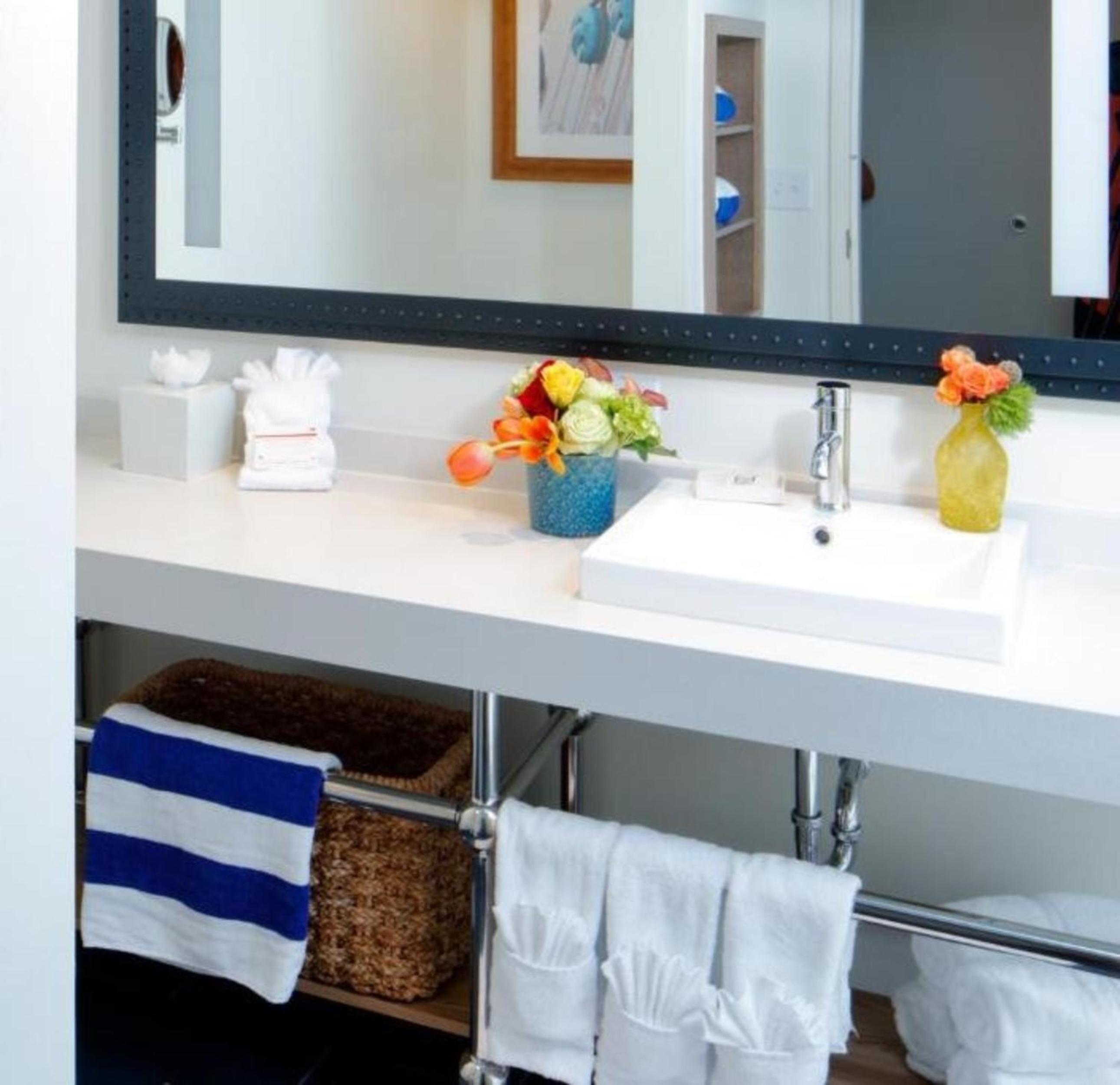 One-Bedroom King Suite - Pet Friendly