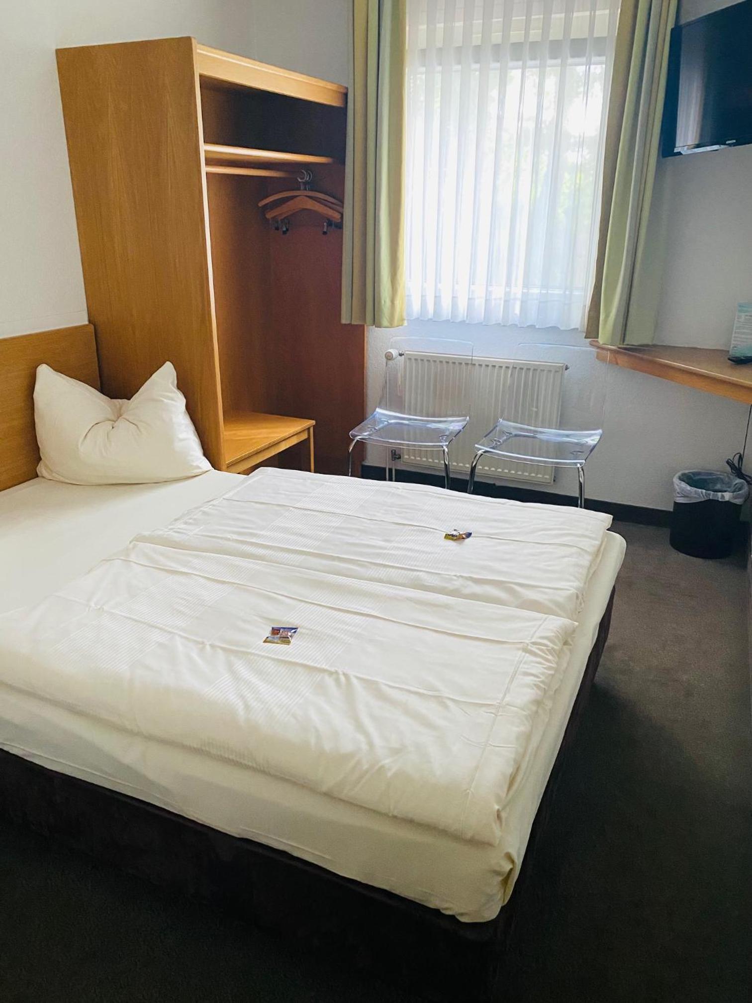 Queen Room - Photo 8