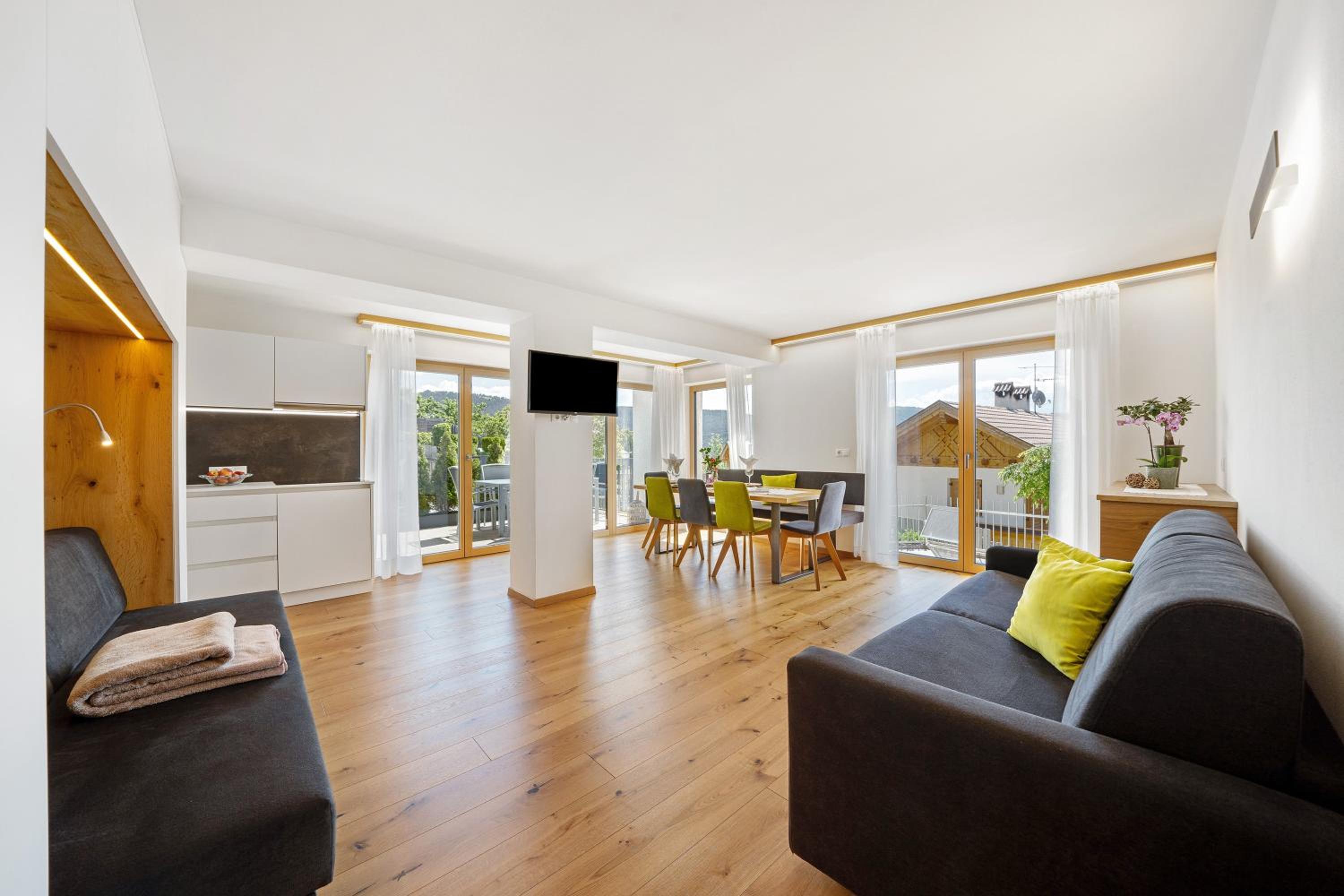 Superior One-Bedroom Apartment with Balcony