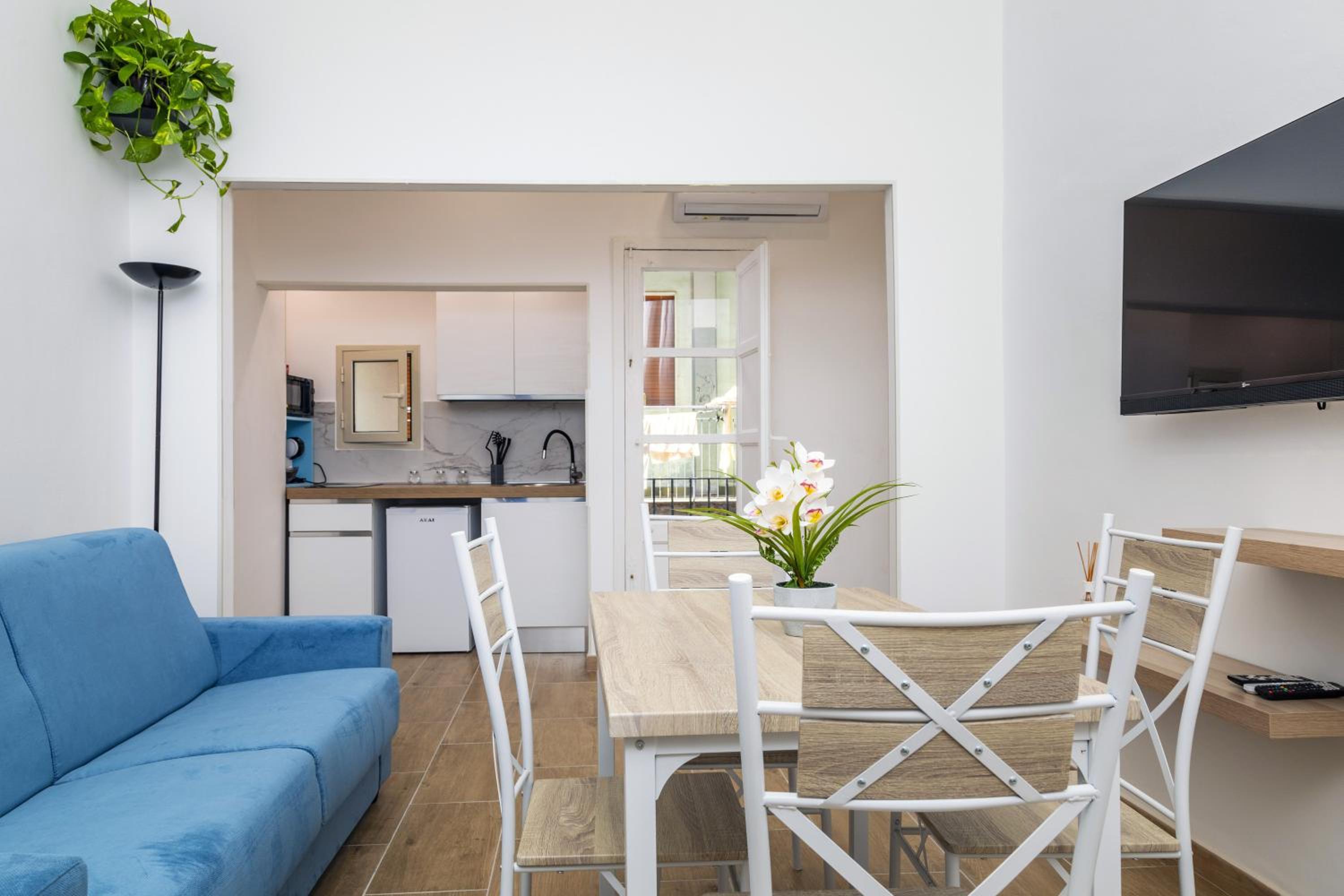 Superior One-Bedroom Apartment with Balcony