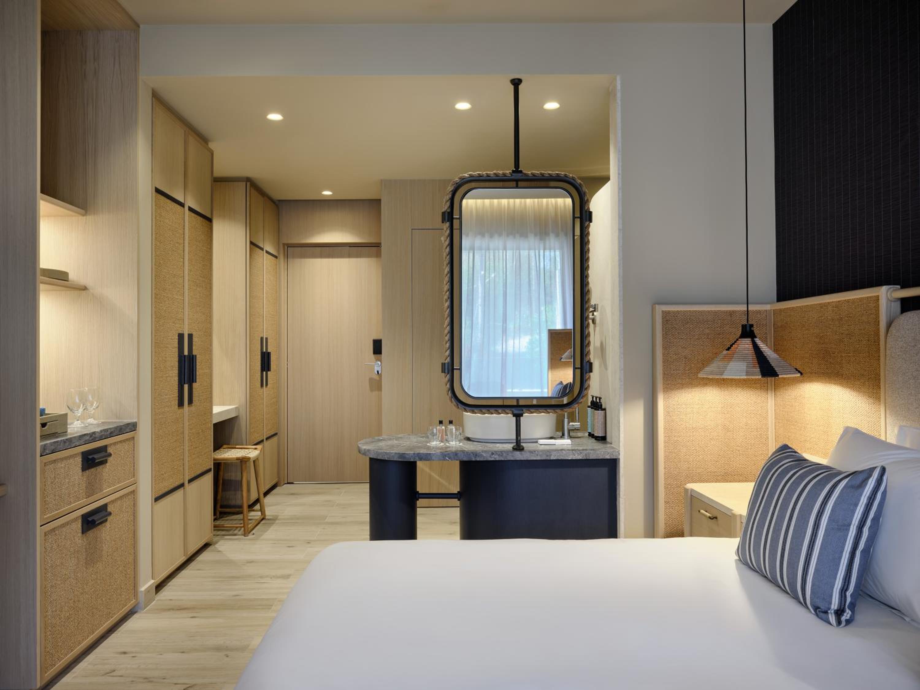 Deluxe Inland View Room