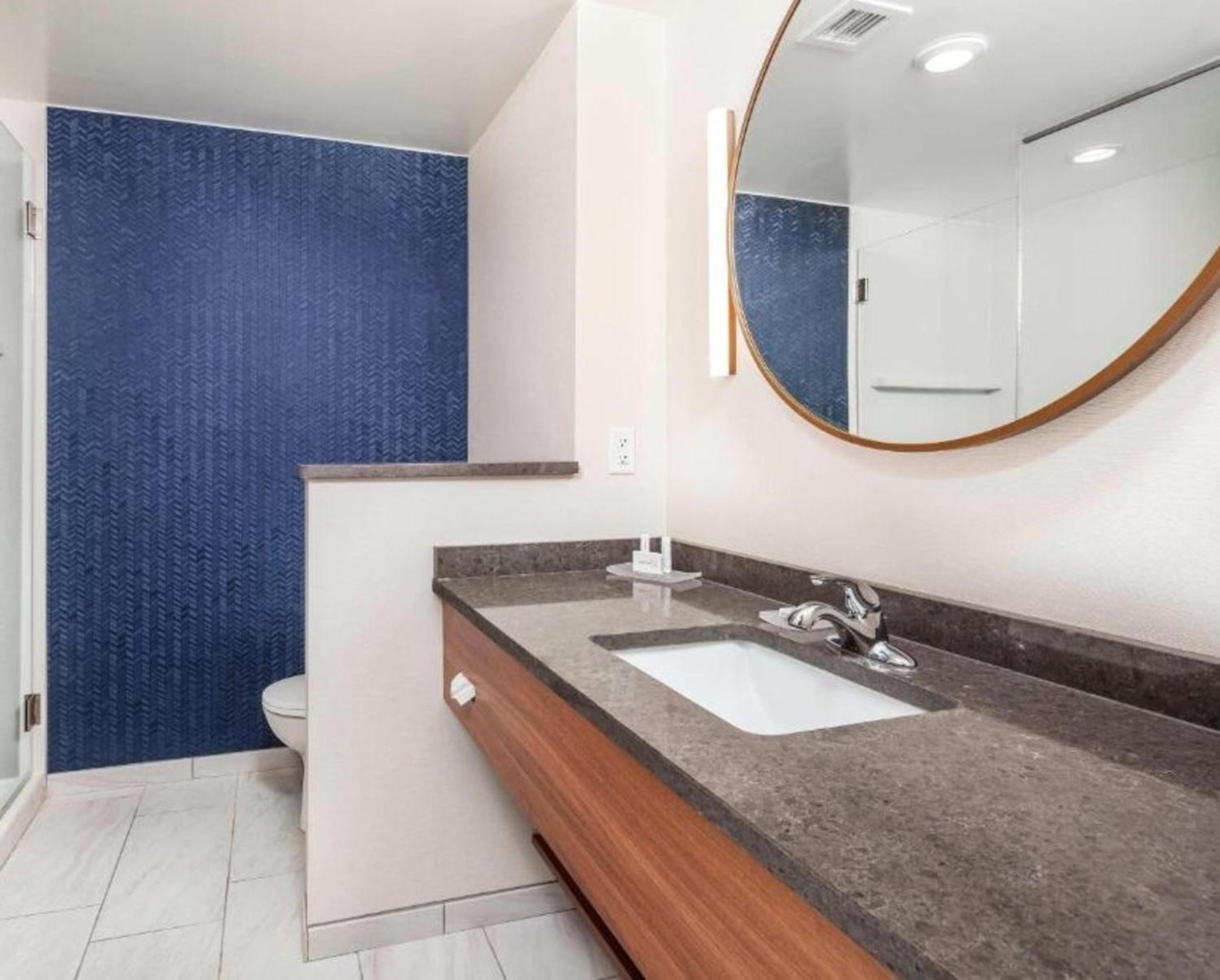 Suite, 2 Queen, Sofa bed