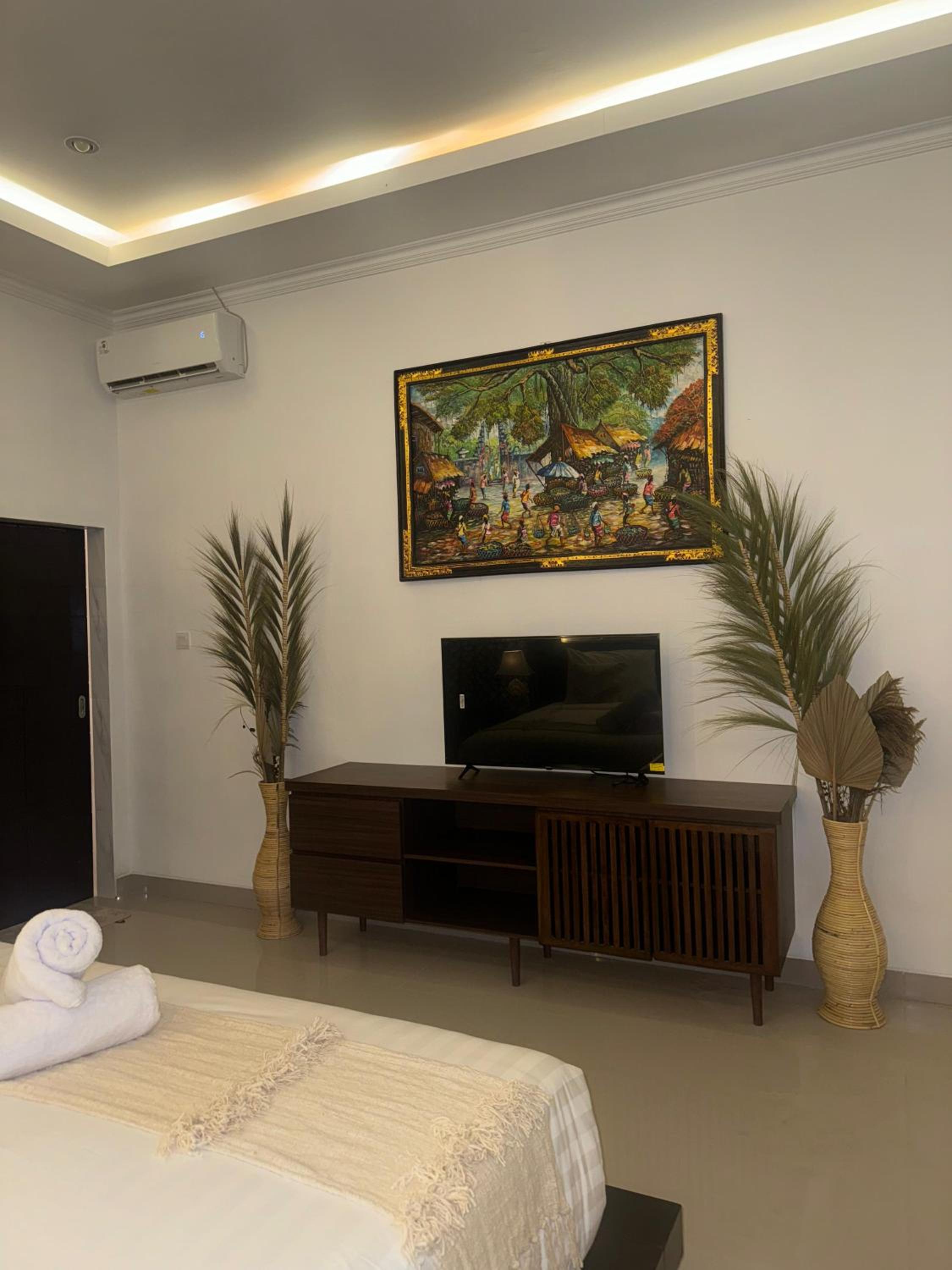 Deluxe King Suite - Photo 2