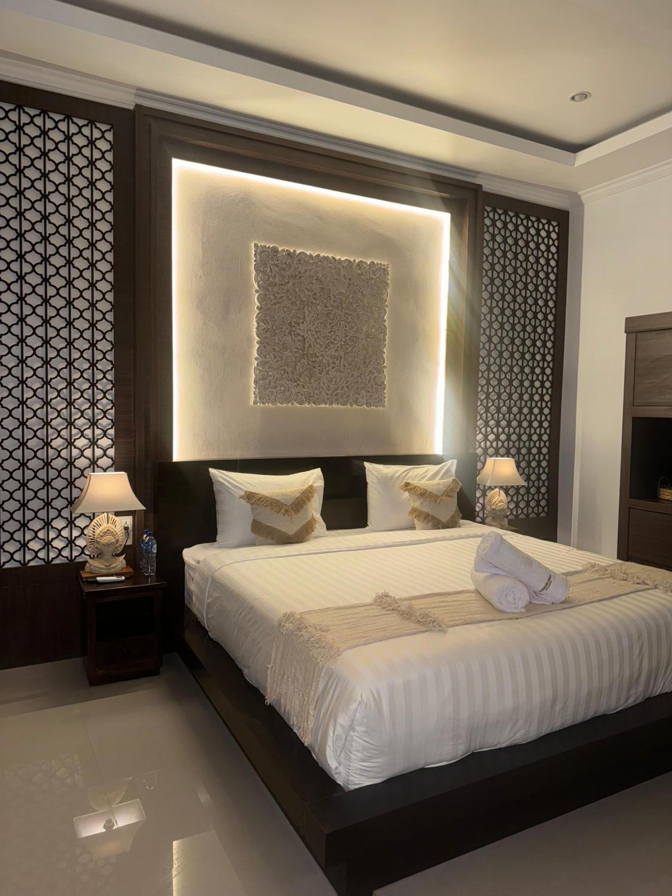 Deluxe King Suite - Photo 5