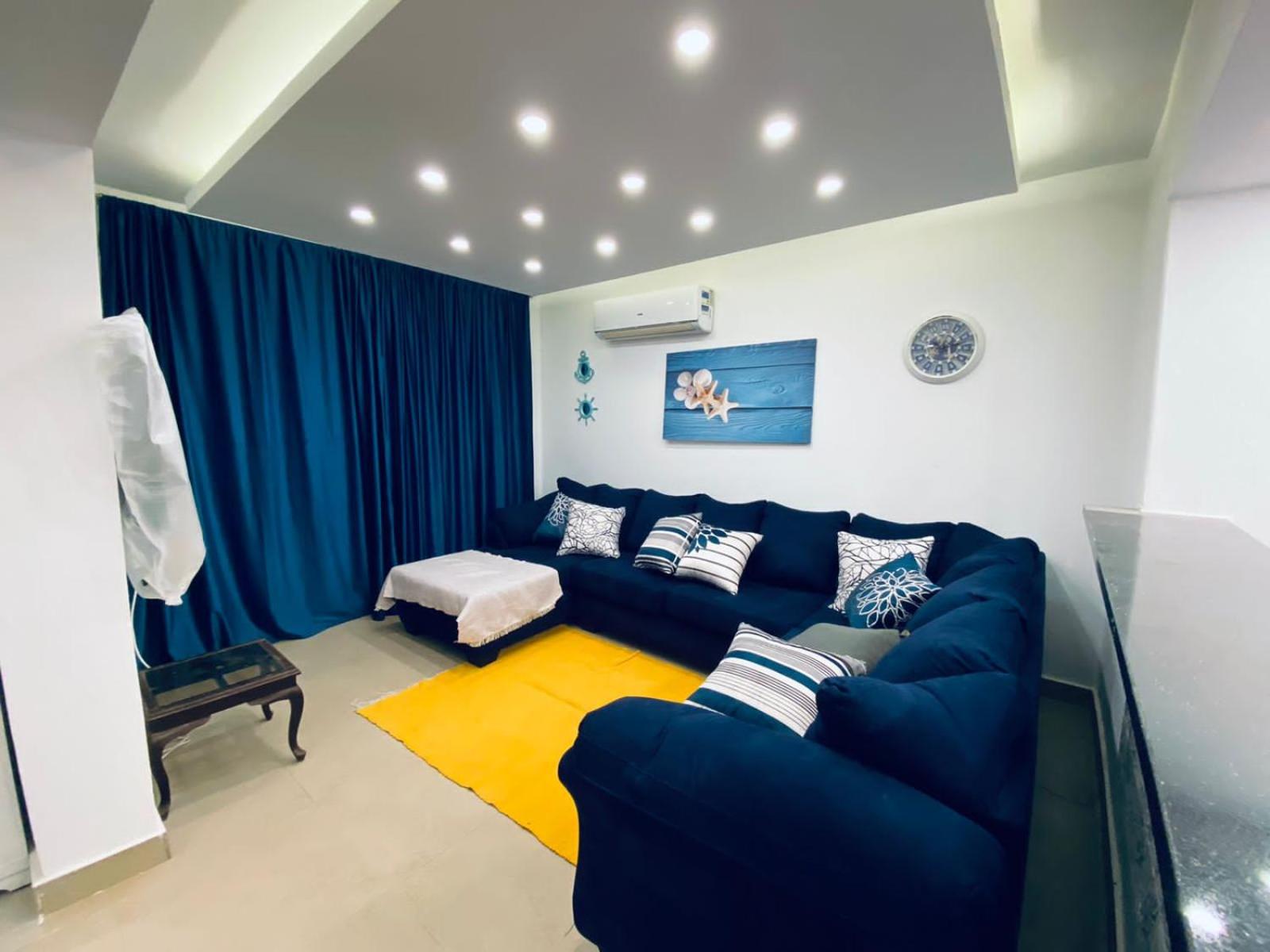 Five-Bedroom House photo 1
