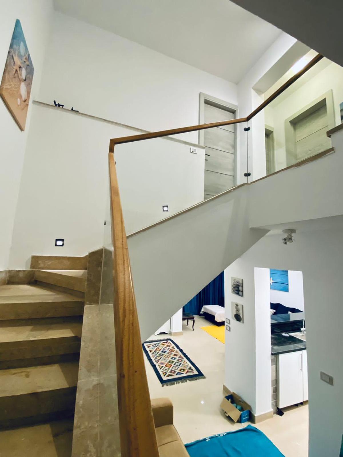 Five-Bedroom House photo 2