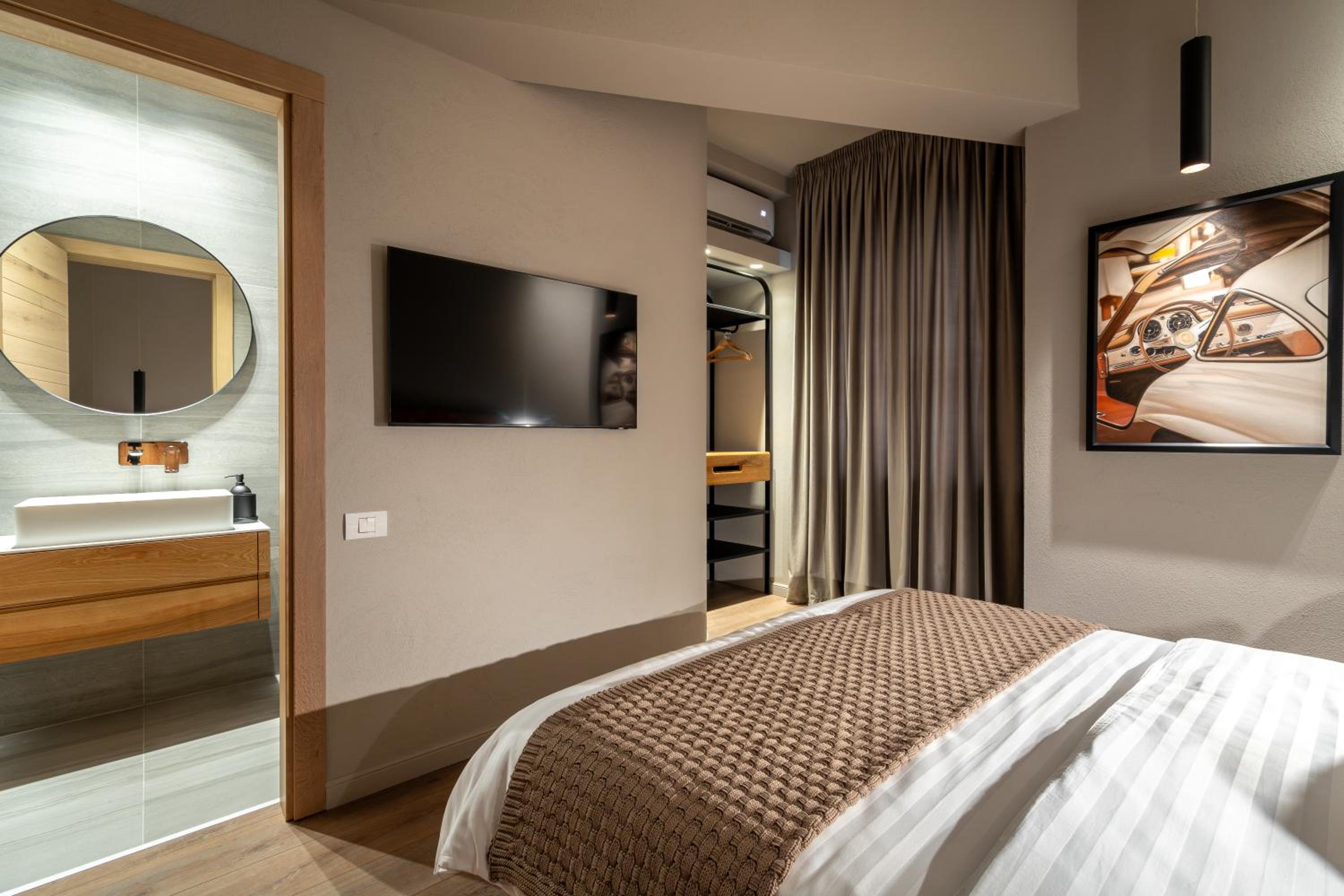 Standard Studio photo 2
