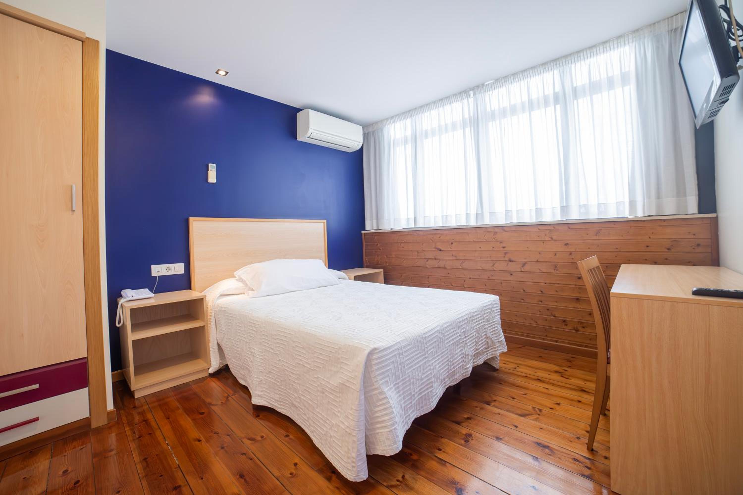 Budget Double Room - Photo 1