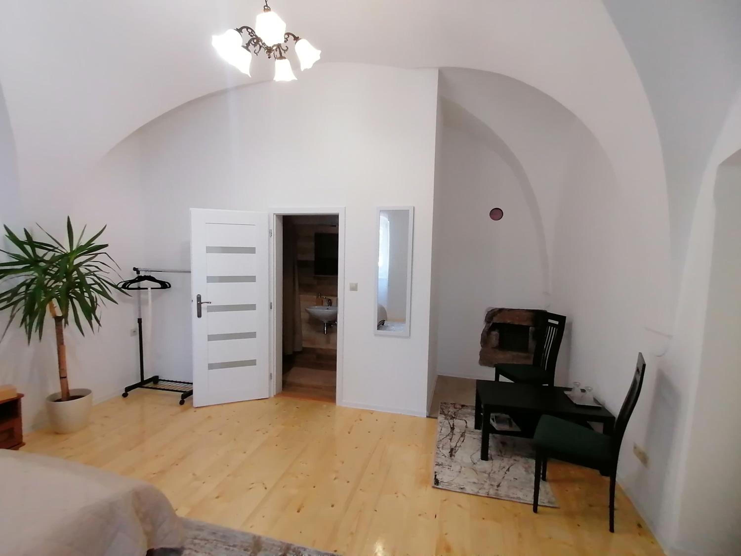 Double Room with Private Bathroom photo 3