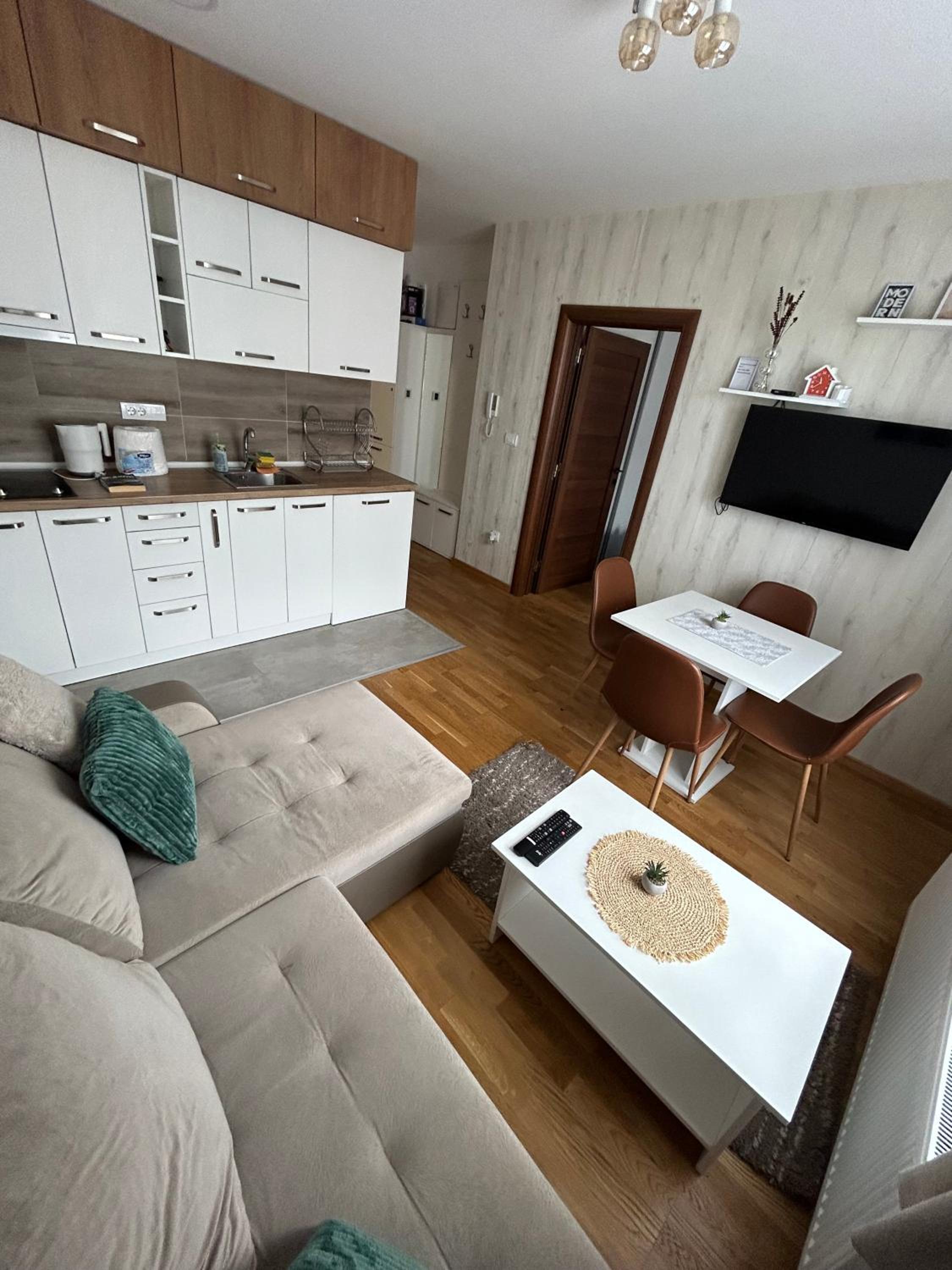One-Bedroom Apartment photo 1