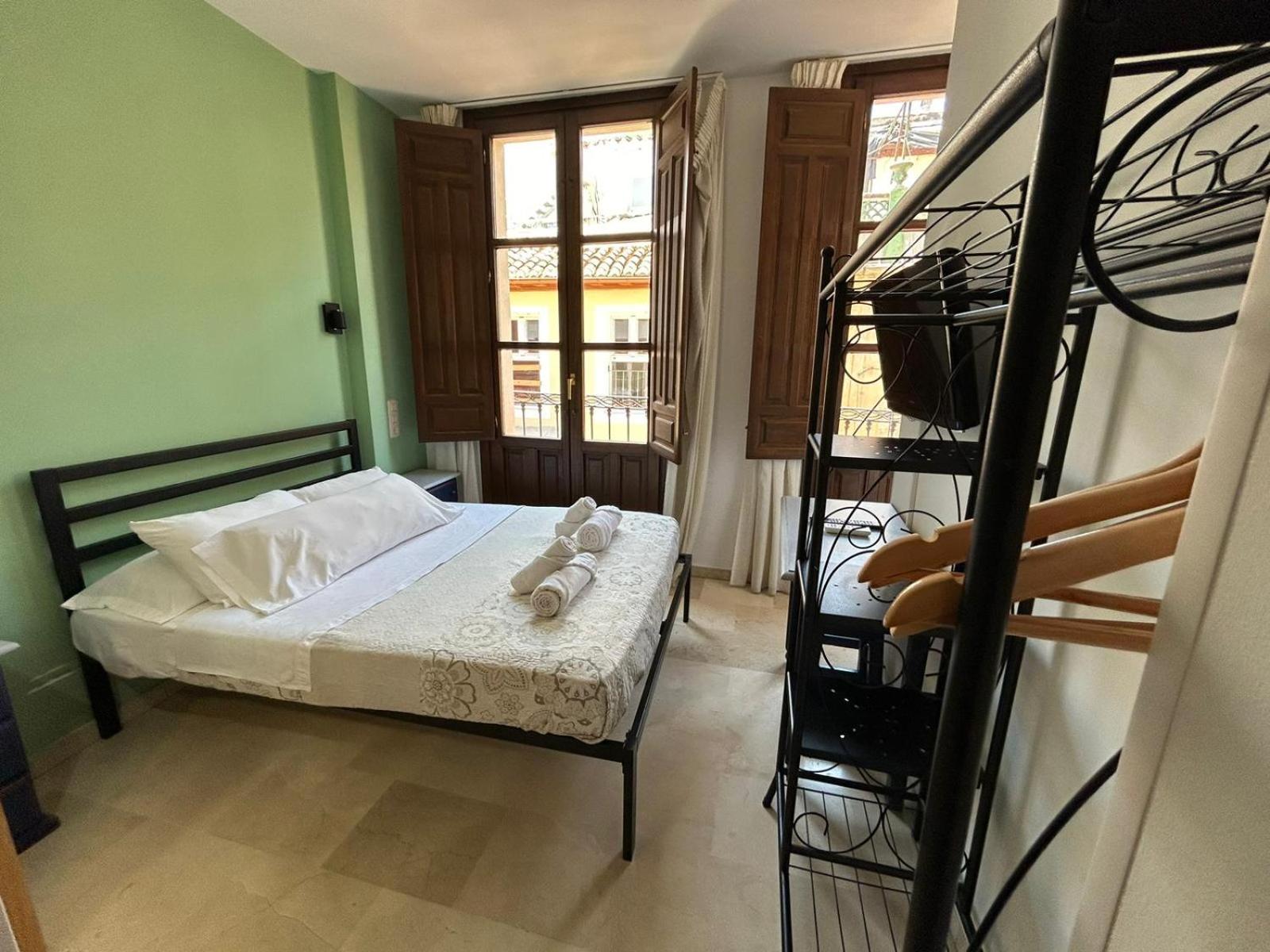 Double Room with Private Bathroom - Photo 3