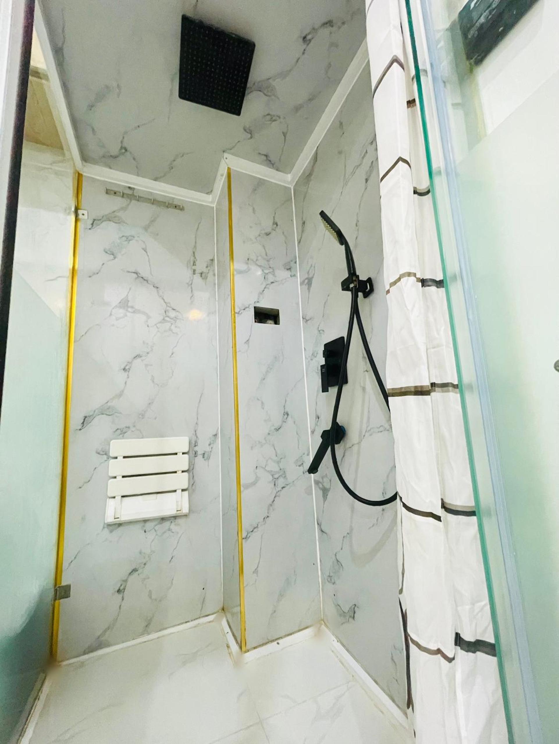 Deluxe Double Room with Shower photo 3