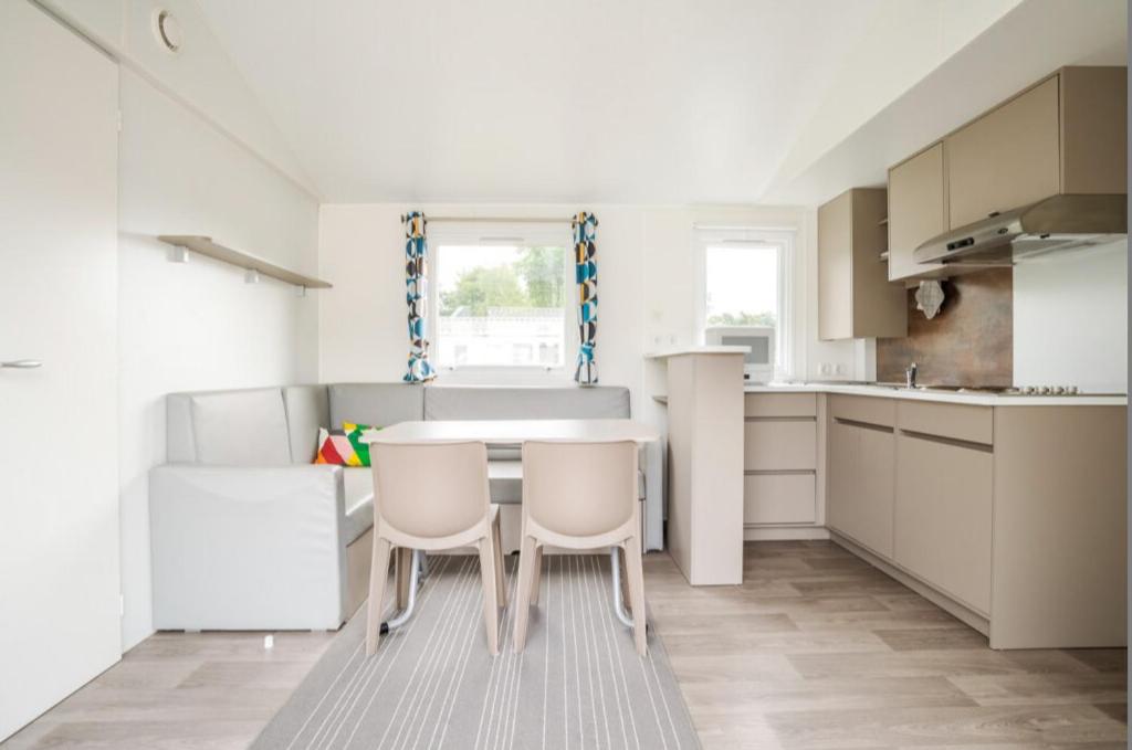 Three-Bedroom House photo 2