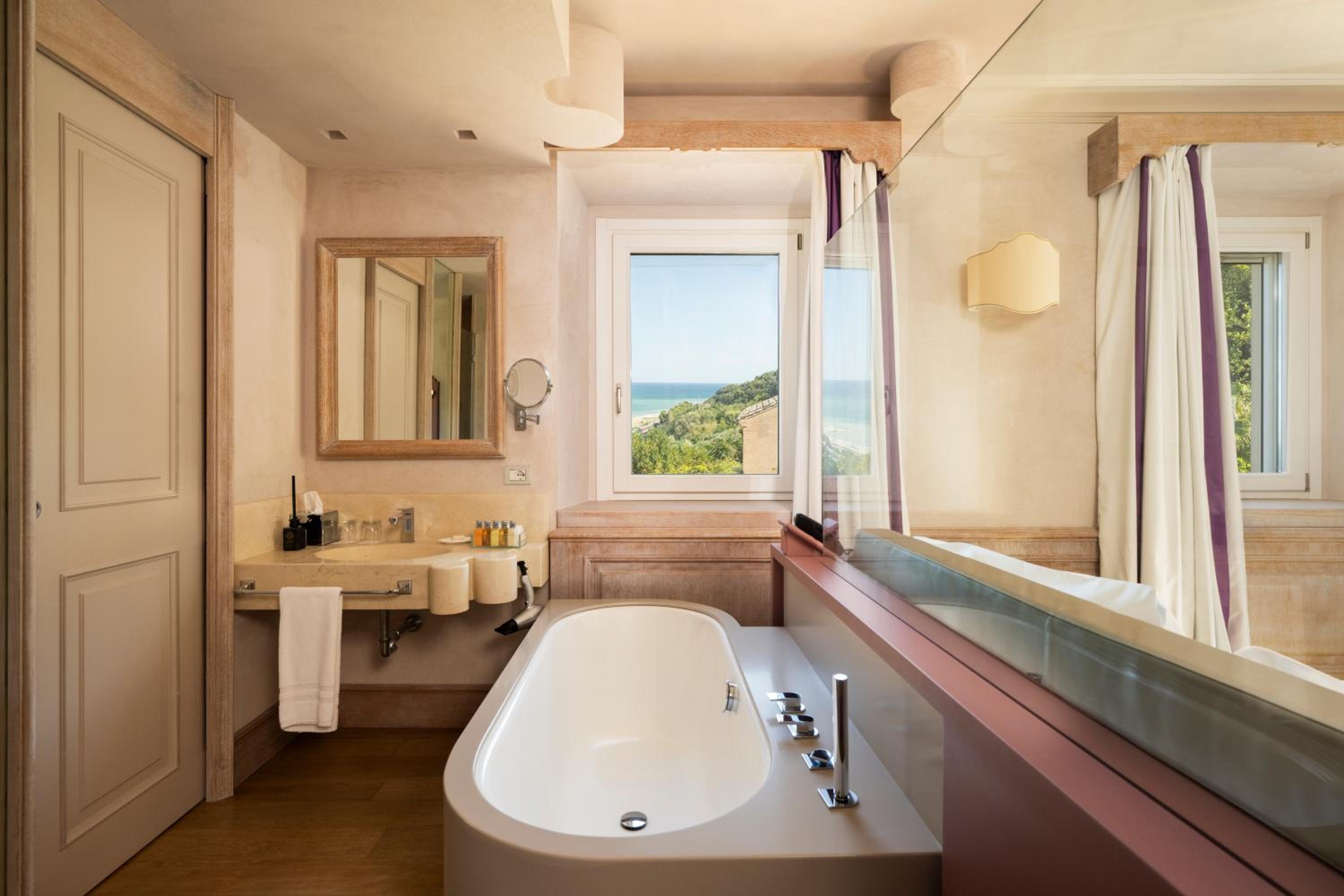Prestige Double Room with Sea View - Photo 7