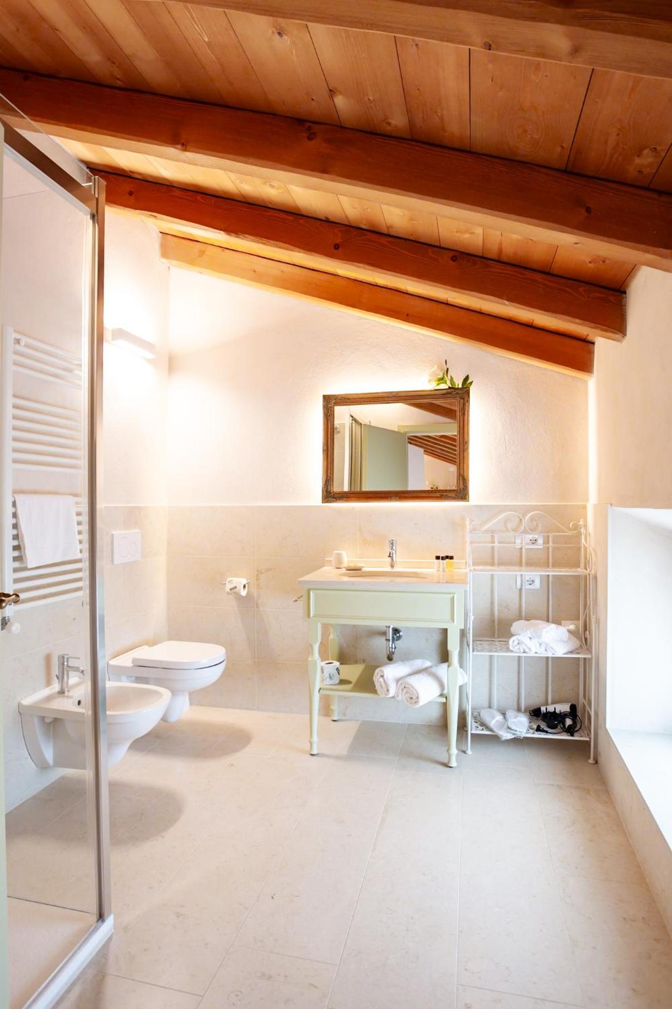 Deluxe Junior Suite photo 2