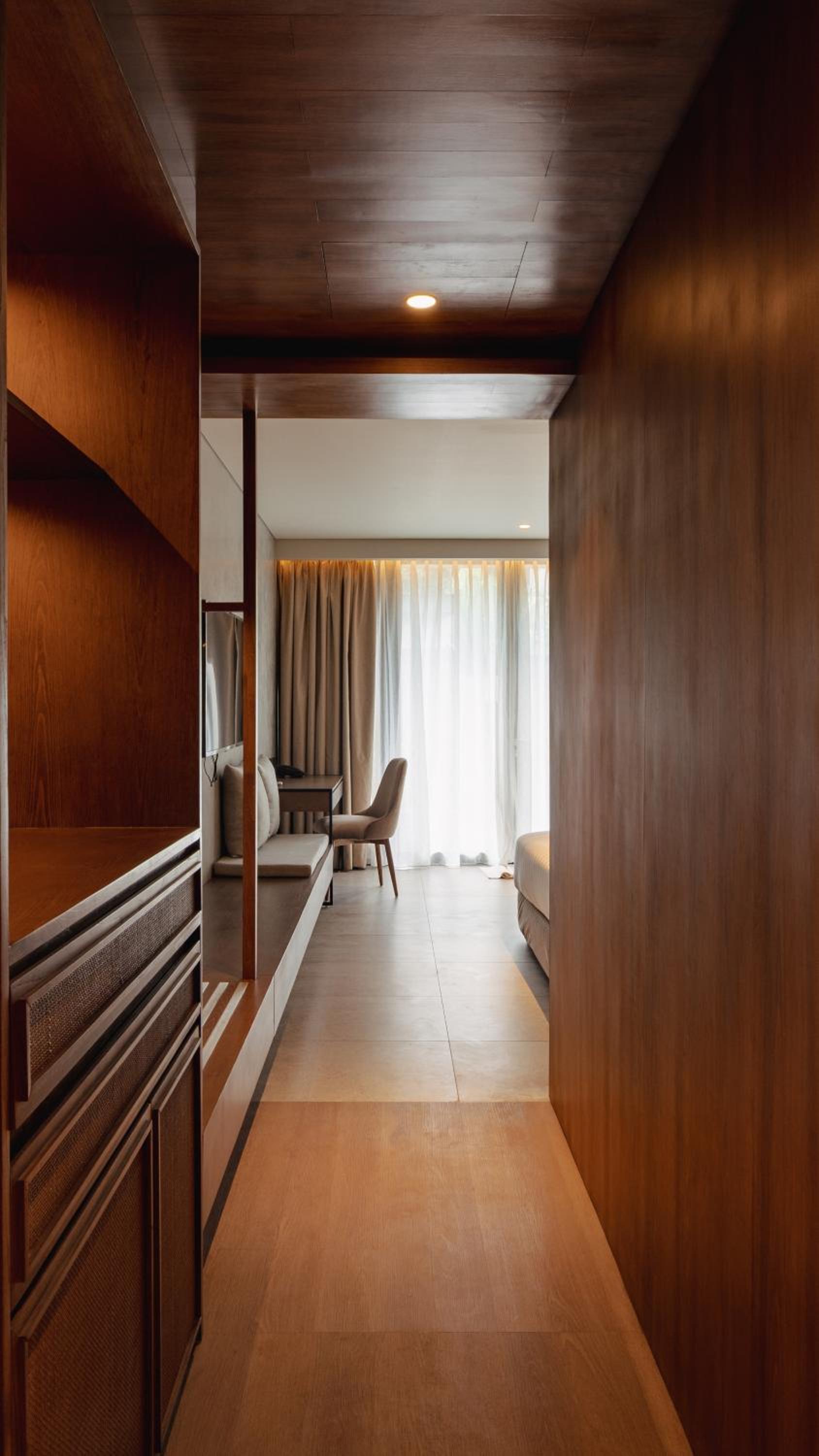 Deluxe Room With Bathtub - Photo 4