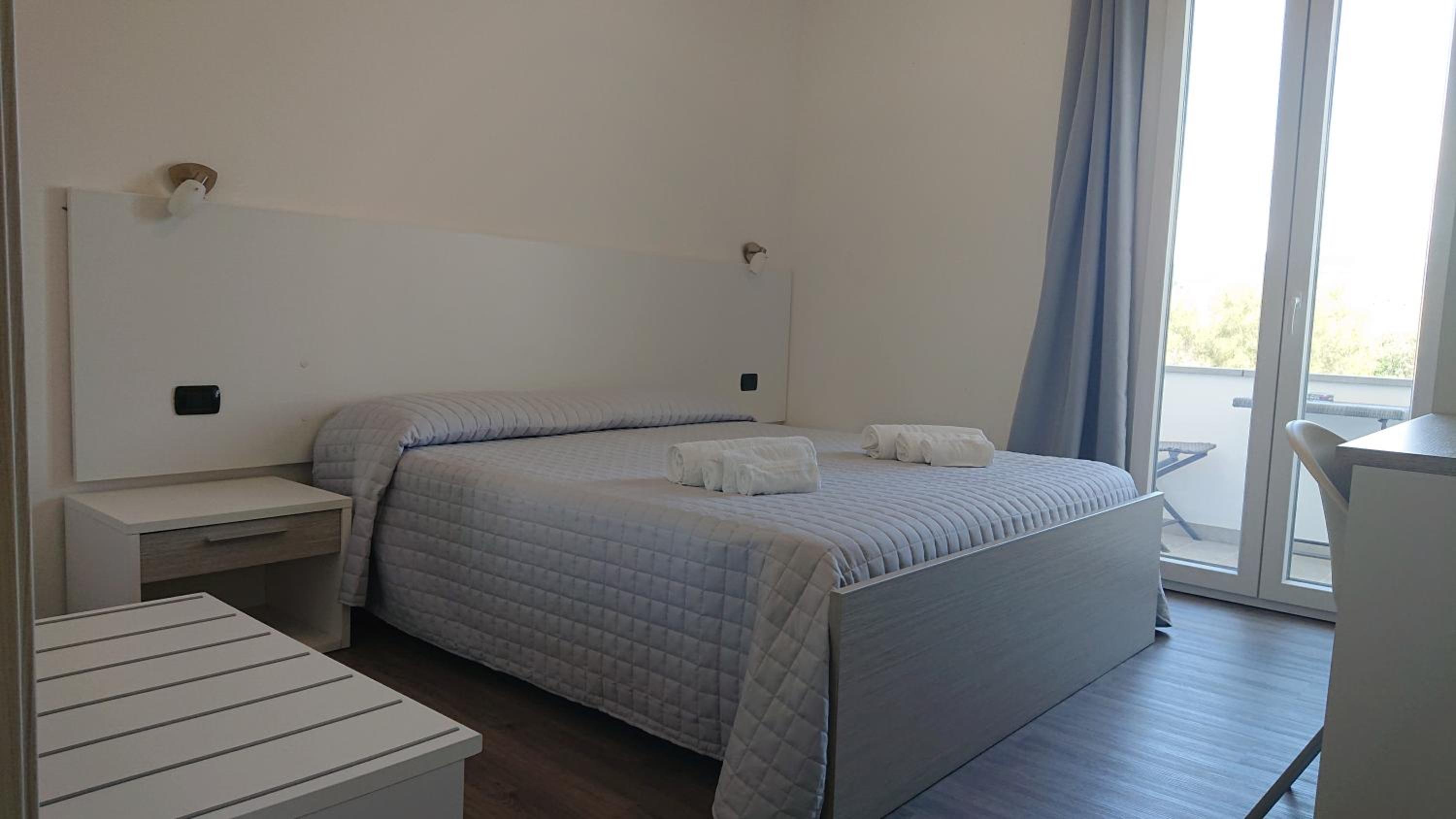 Deluxe Double Room with Balcony photo 1