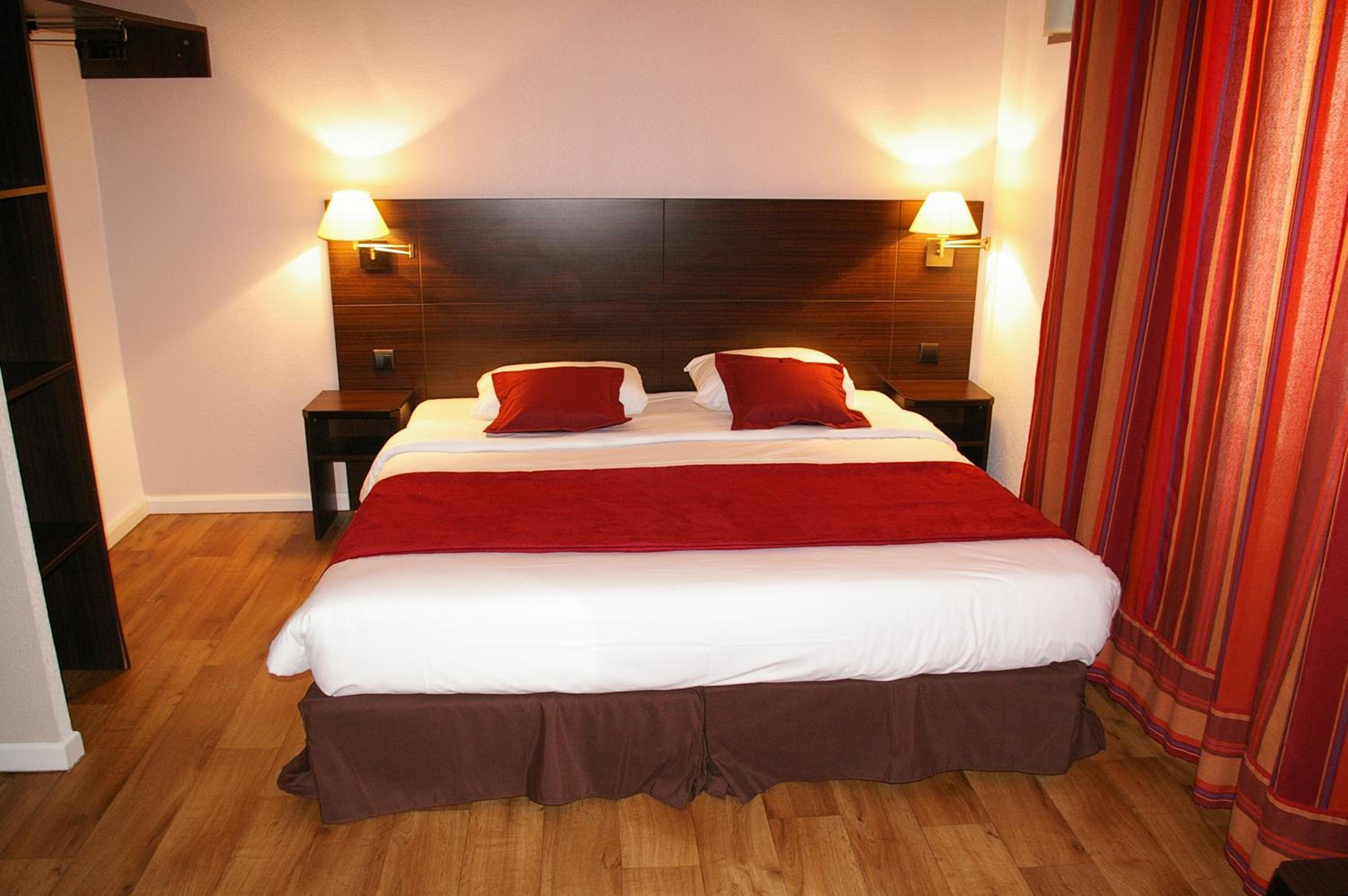 Double Room - Photo 7