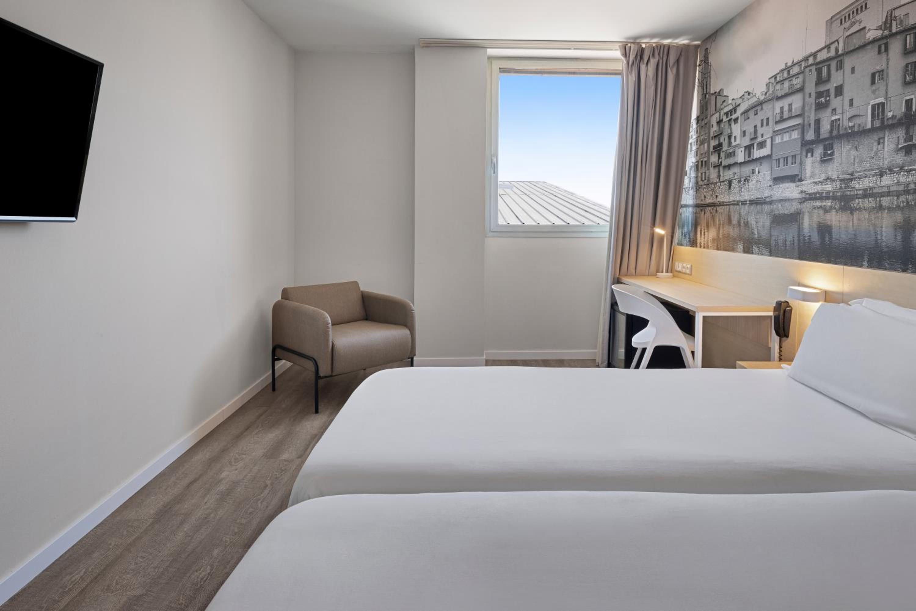 Twin Room - Photo 1