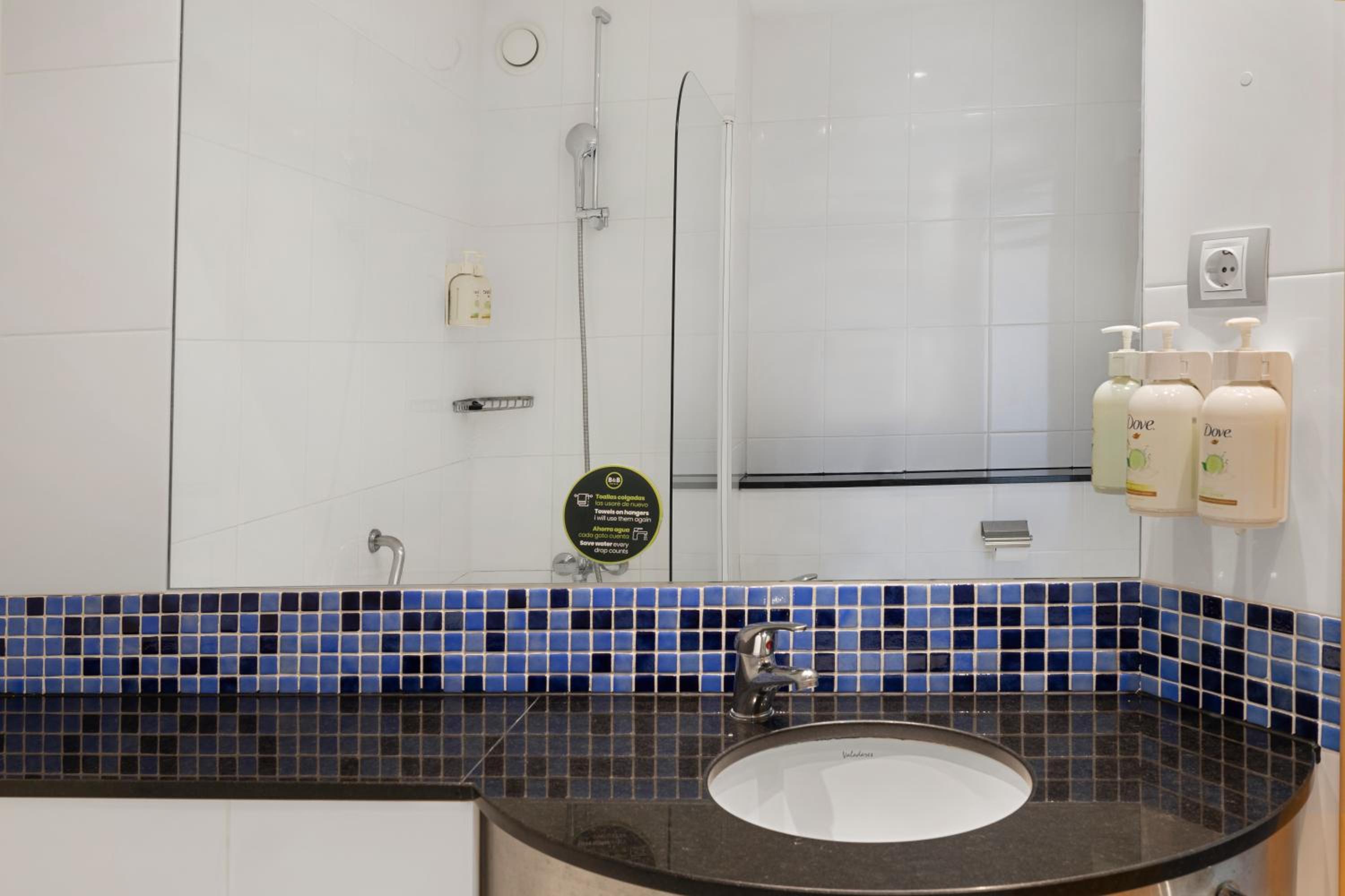 Double Room - Photo 2