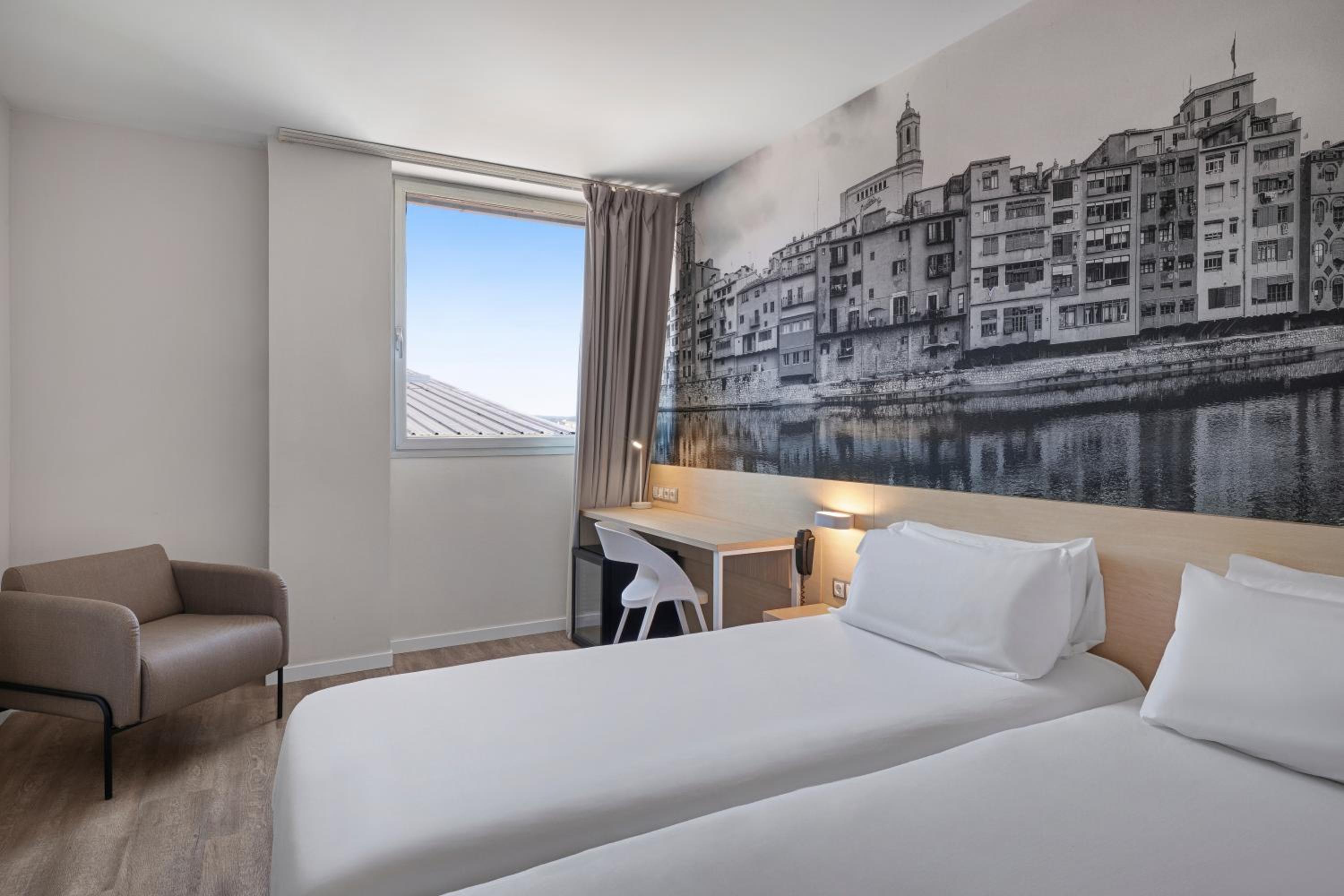 Twin Room - Photo 2