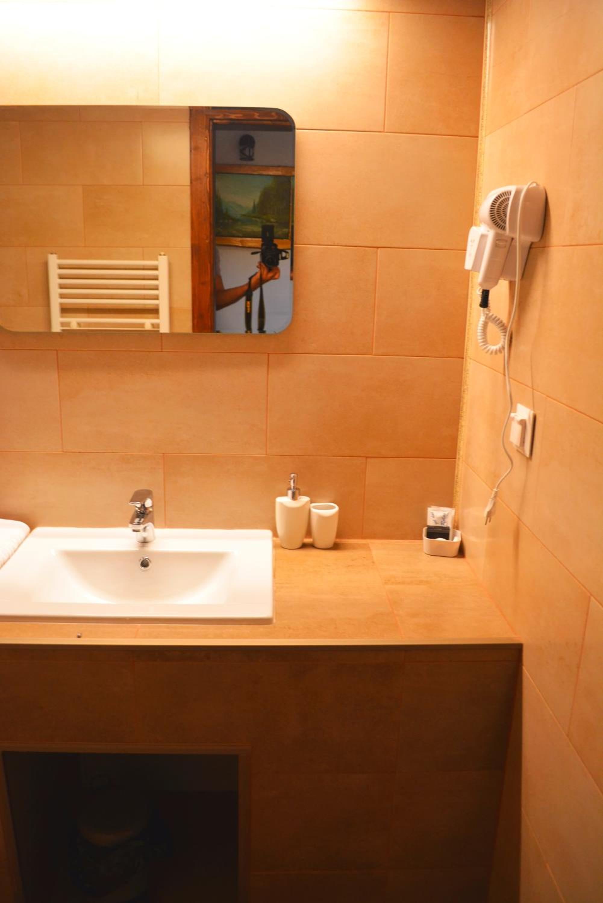 Double Room With Private Bathroom photo 3