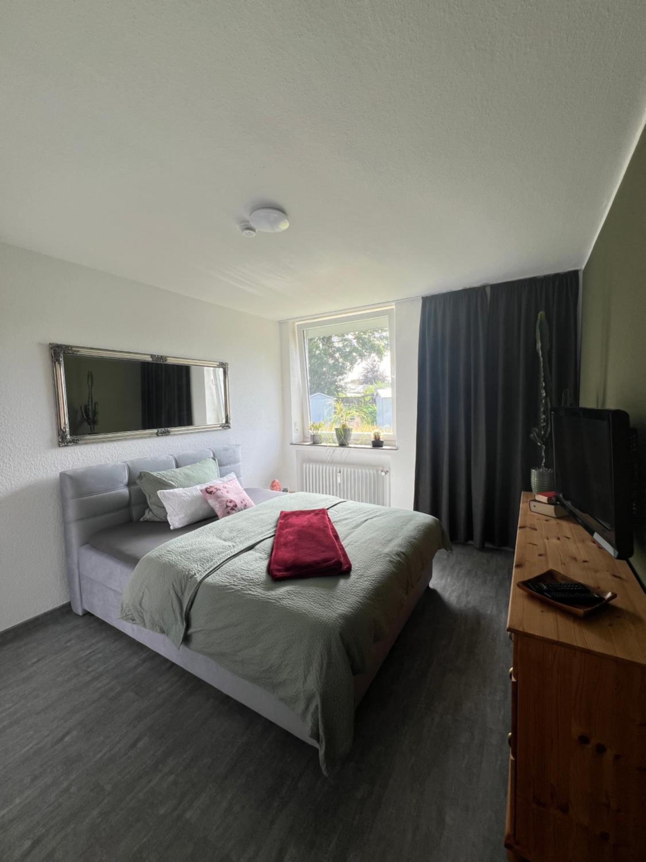 One-Bedroom Apartment photo 1